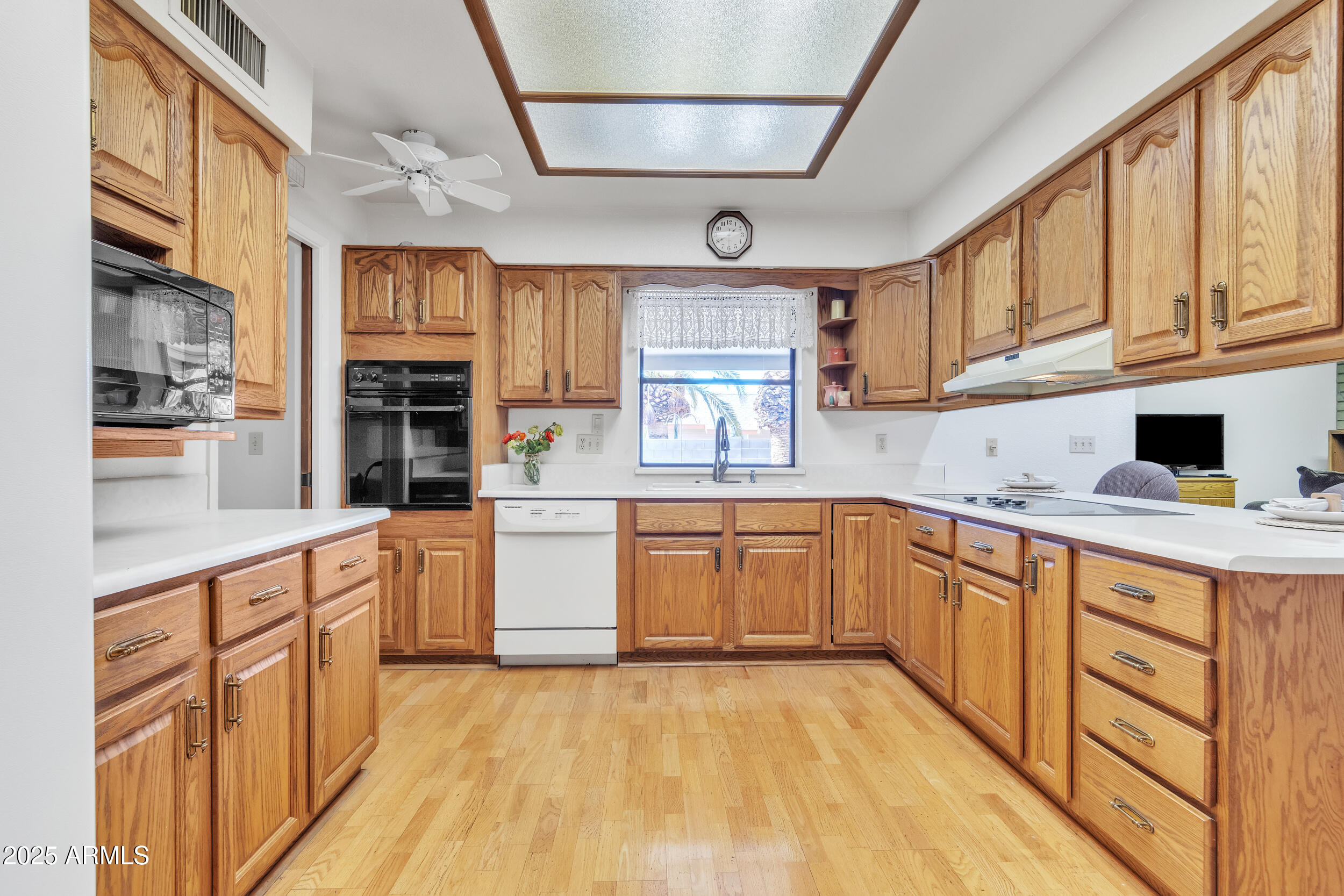 864 S ROANOKE Street