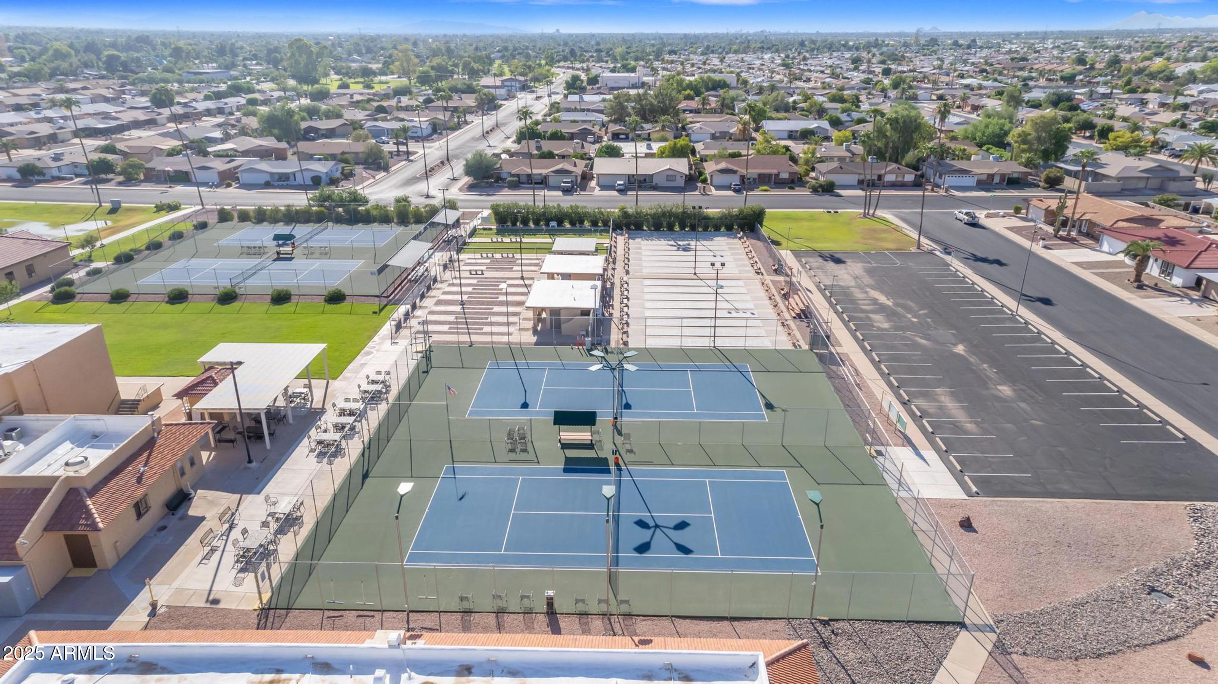 864 S ROANOKE Street