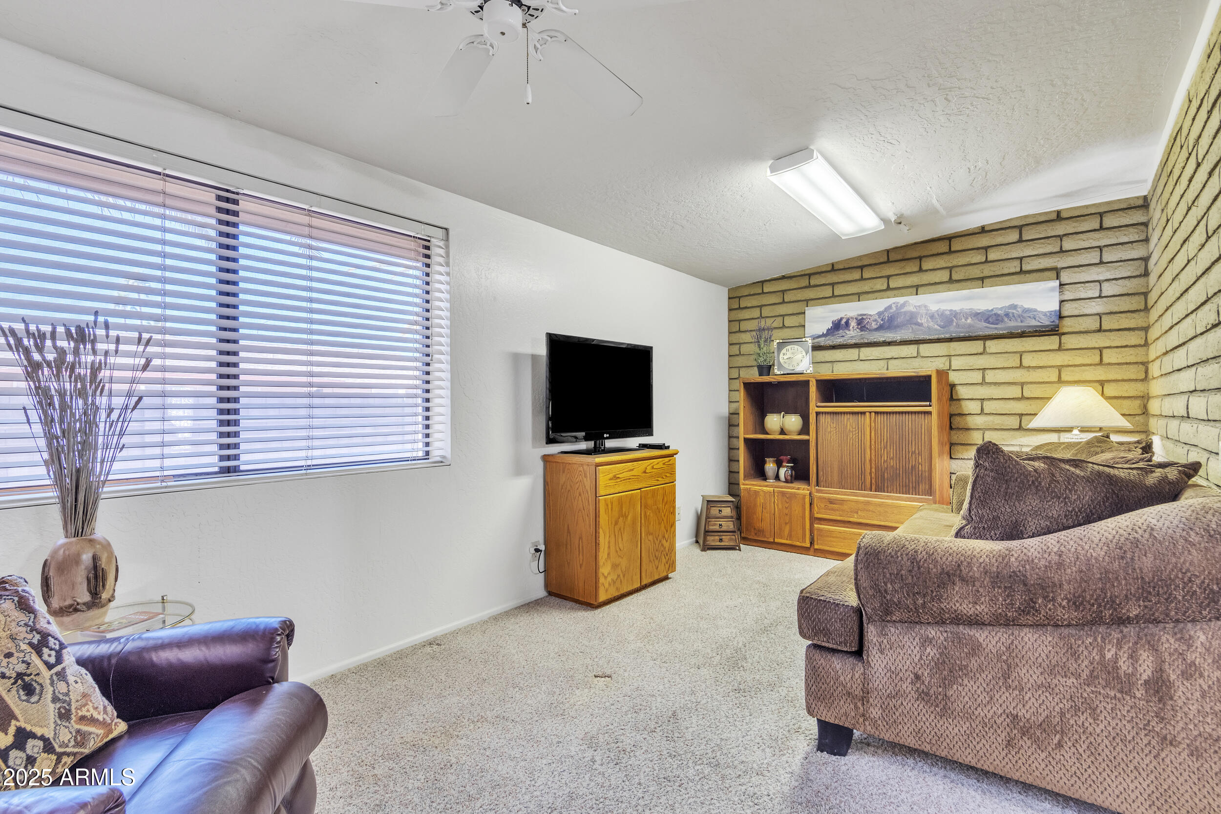 864 S ROANOKE Street