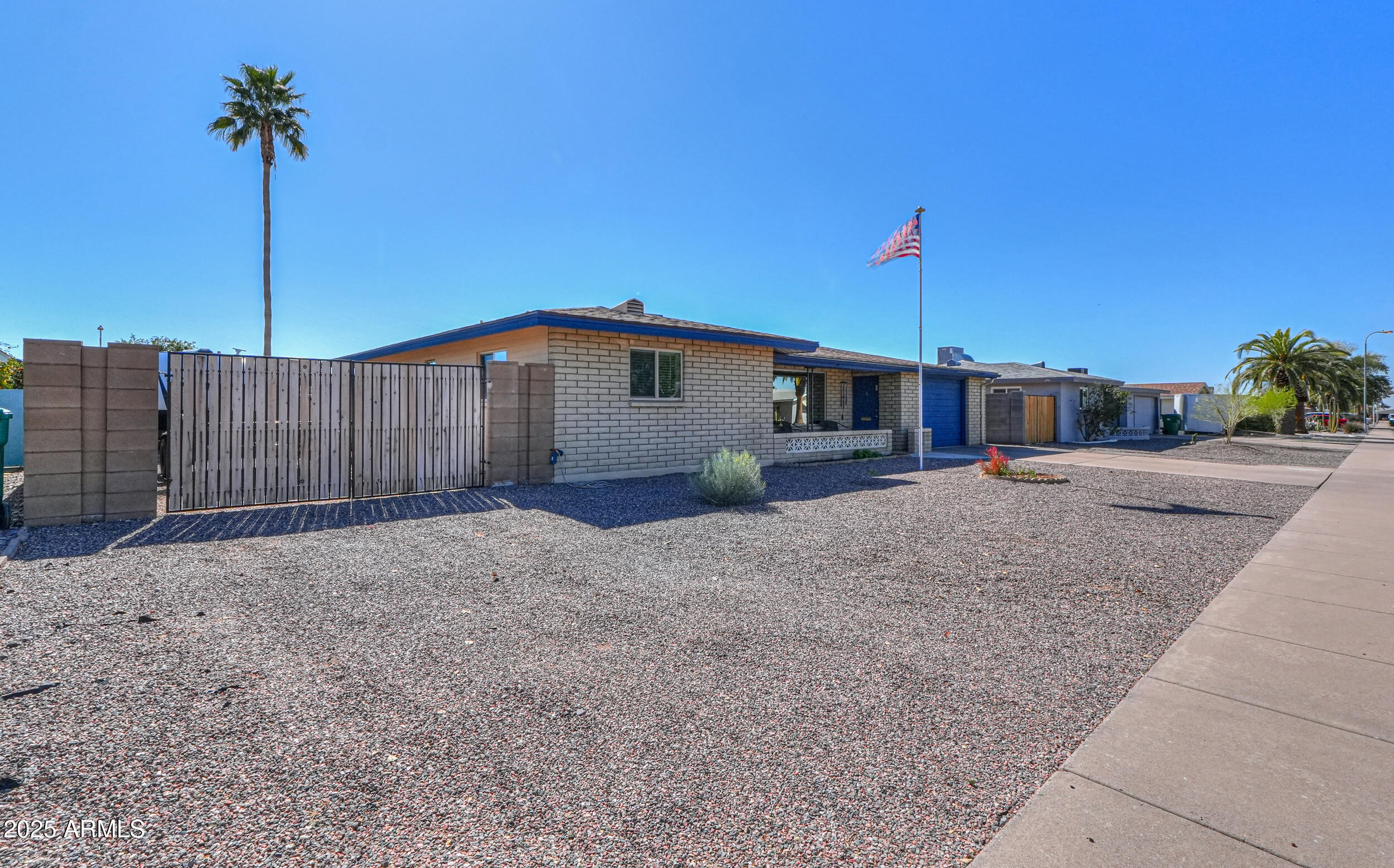 6319 E DUNCAN Street