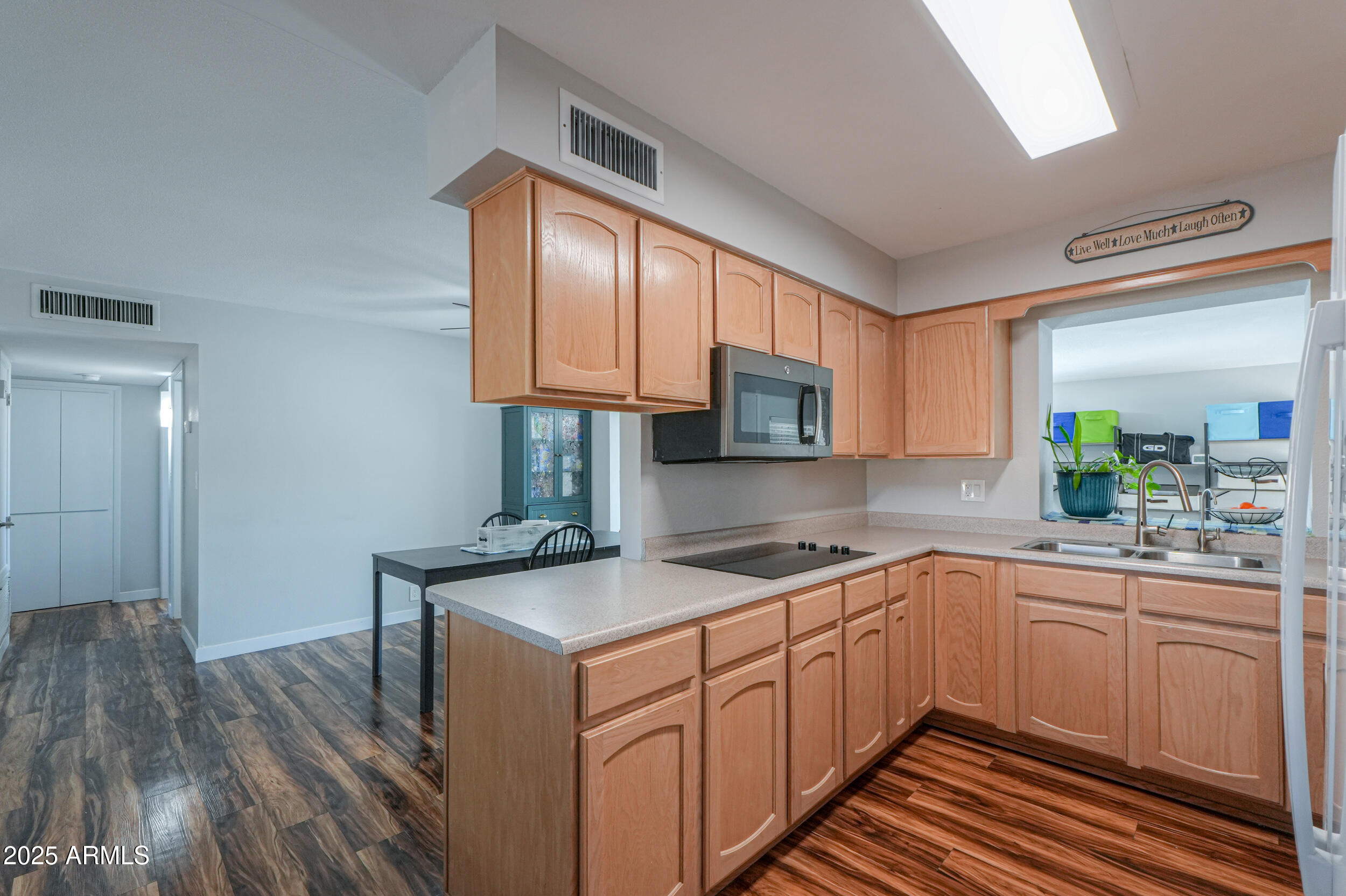 6319 E DUNCAN Street