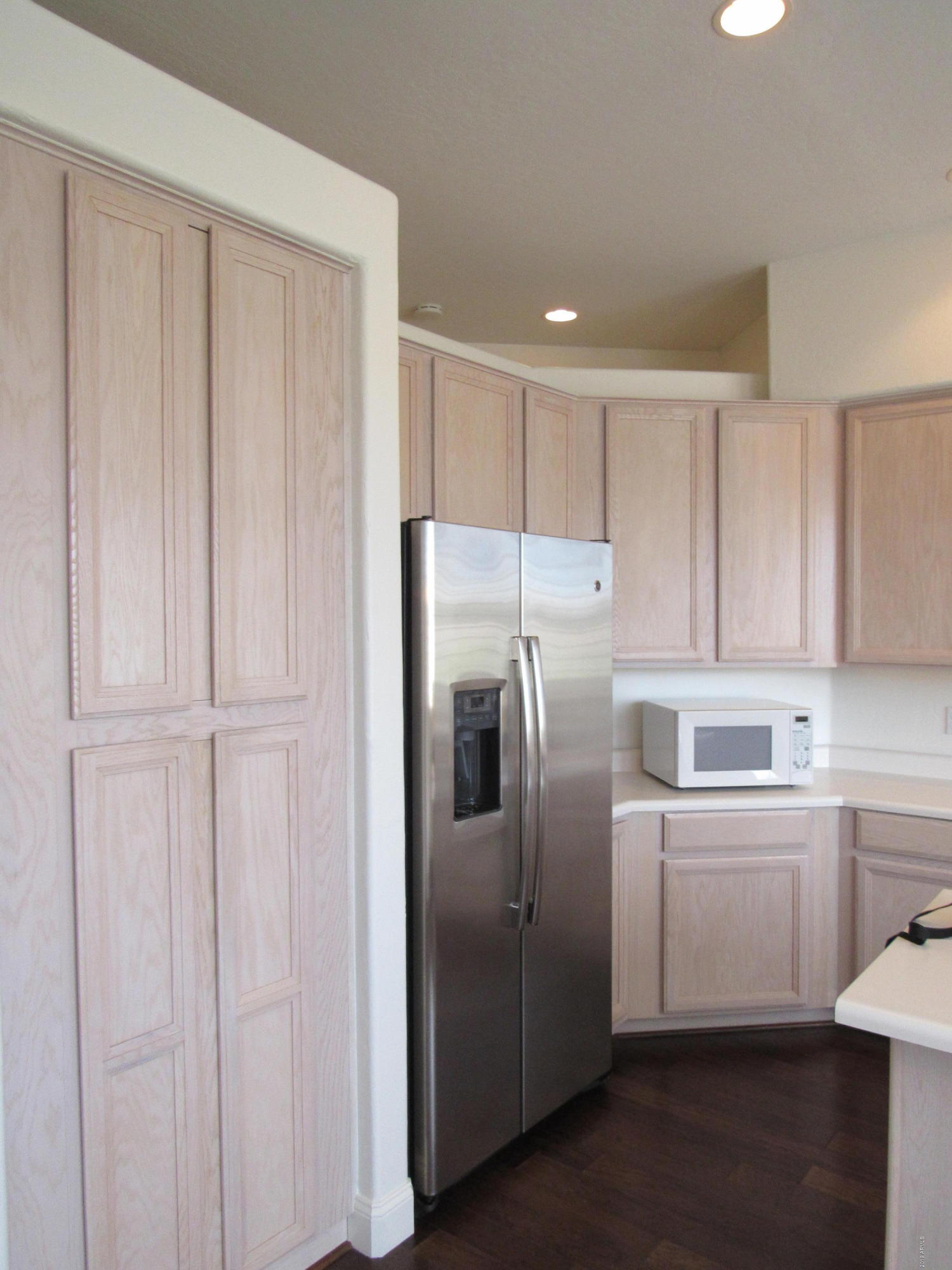 876 E SHEFFIELD Avenue