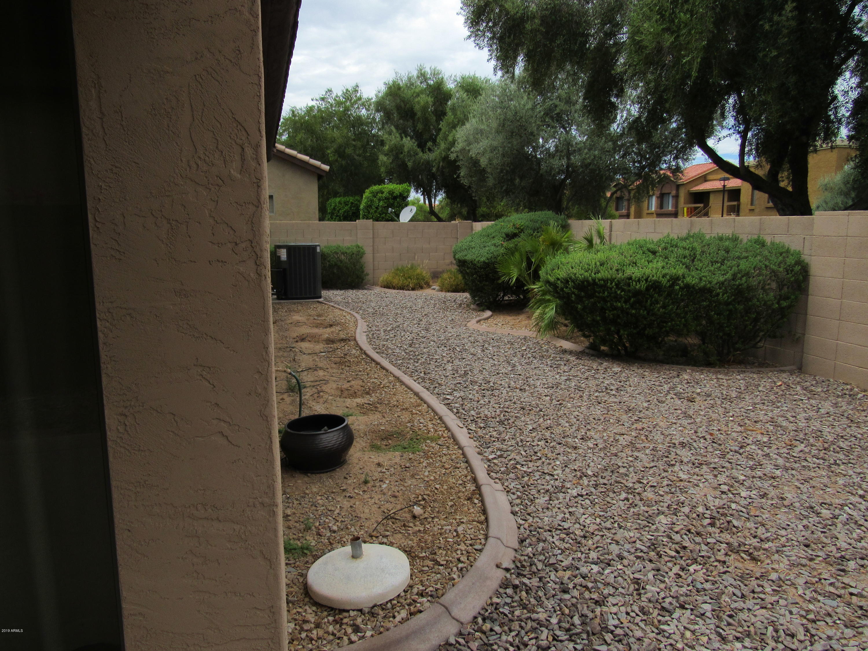 876 E SHEFFIELD Avenue