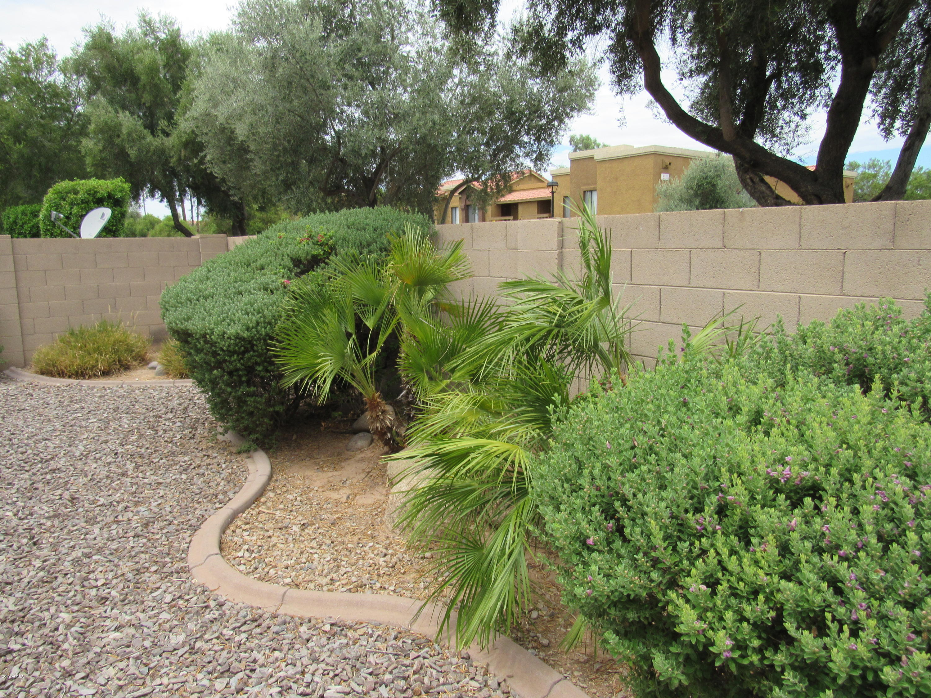 876 E SHEFFIELD Avenue