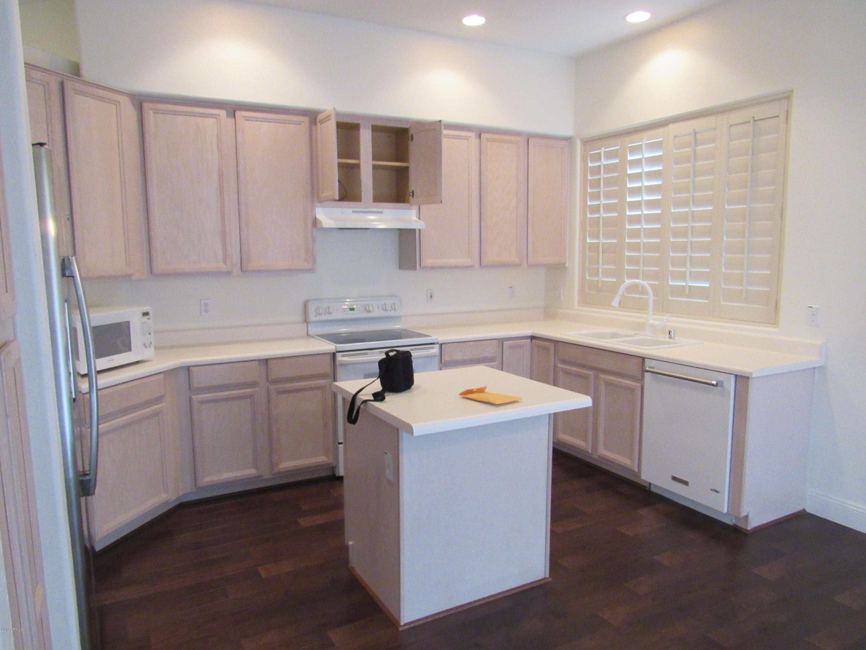 876 E SHEFFIELD Avenue