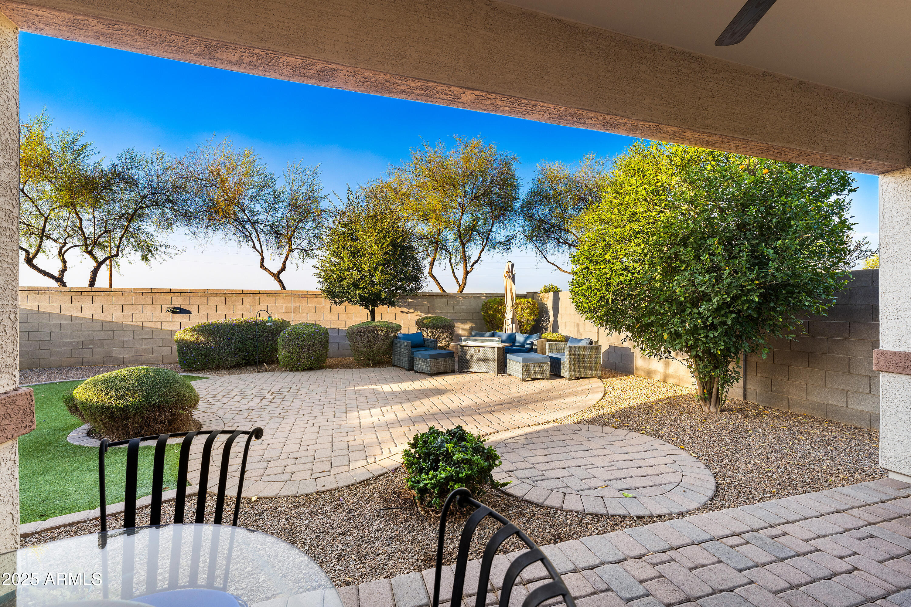 398 W HONEY LOCUST Avenue