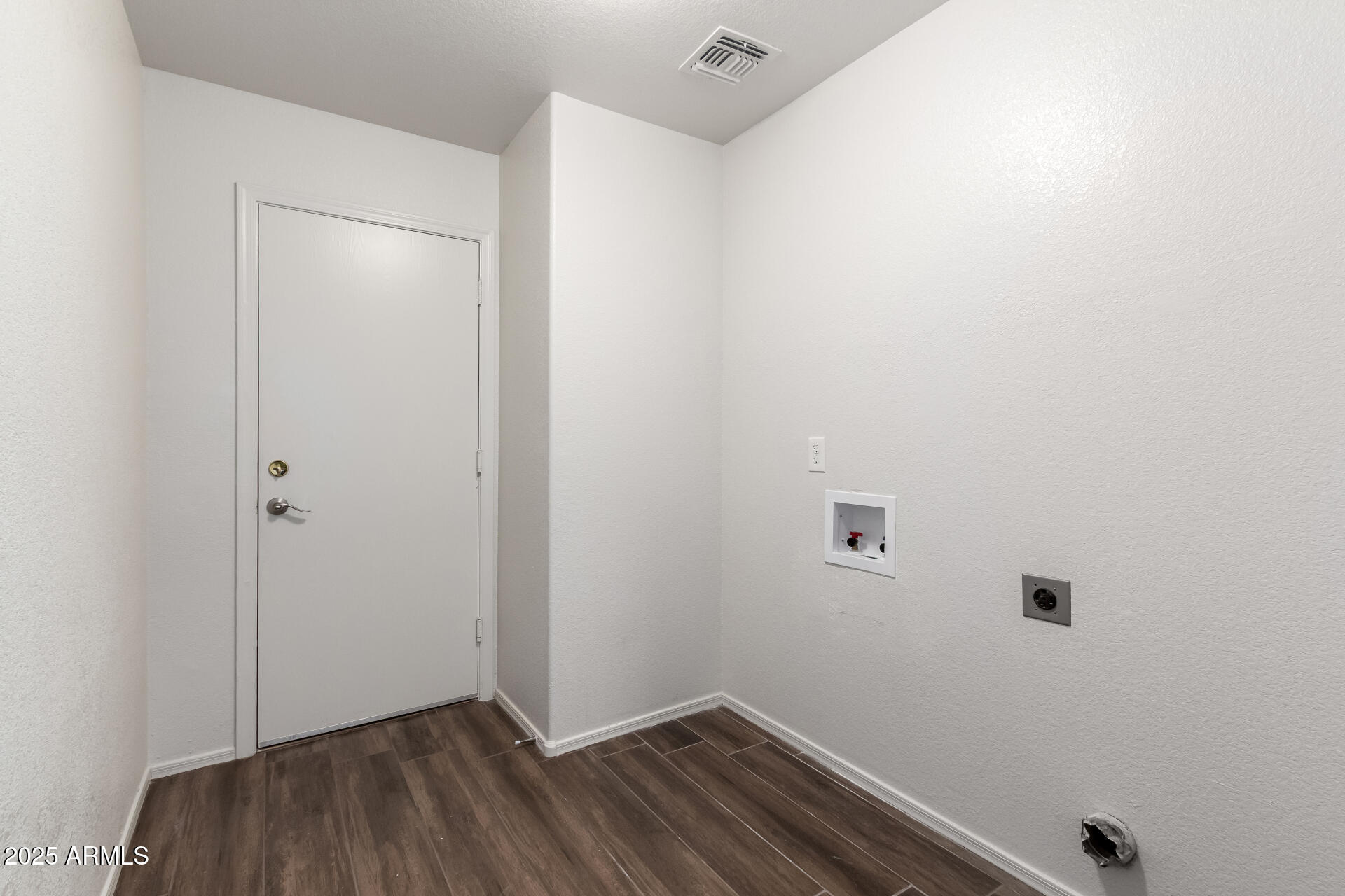 8527 E LINDNER Avenue