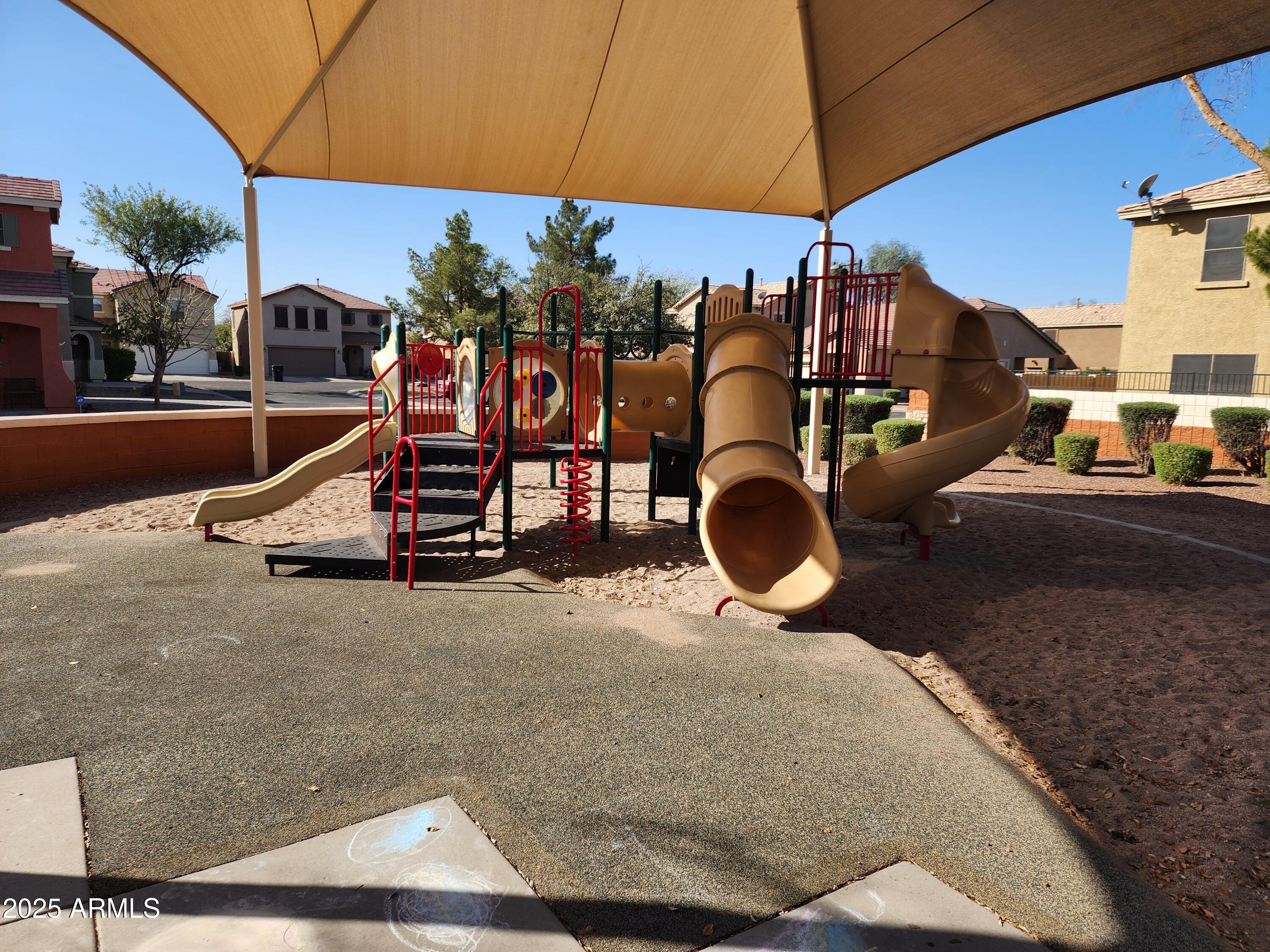 8527 E LINDNER Avenue