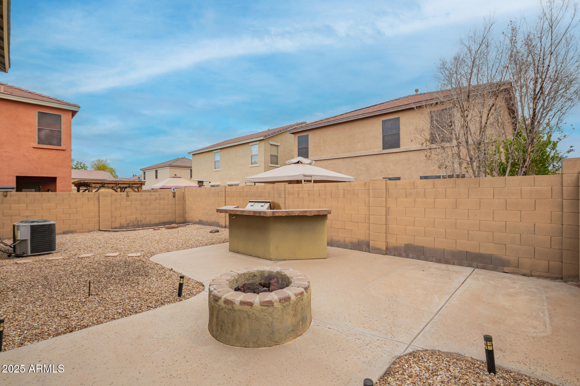 8527 E LINDNER Avenue