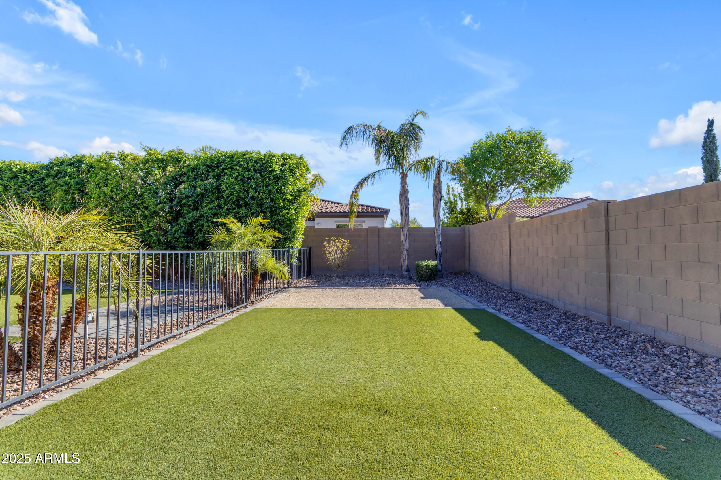 22473 E CREEKSIDE Lane