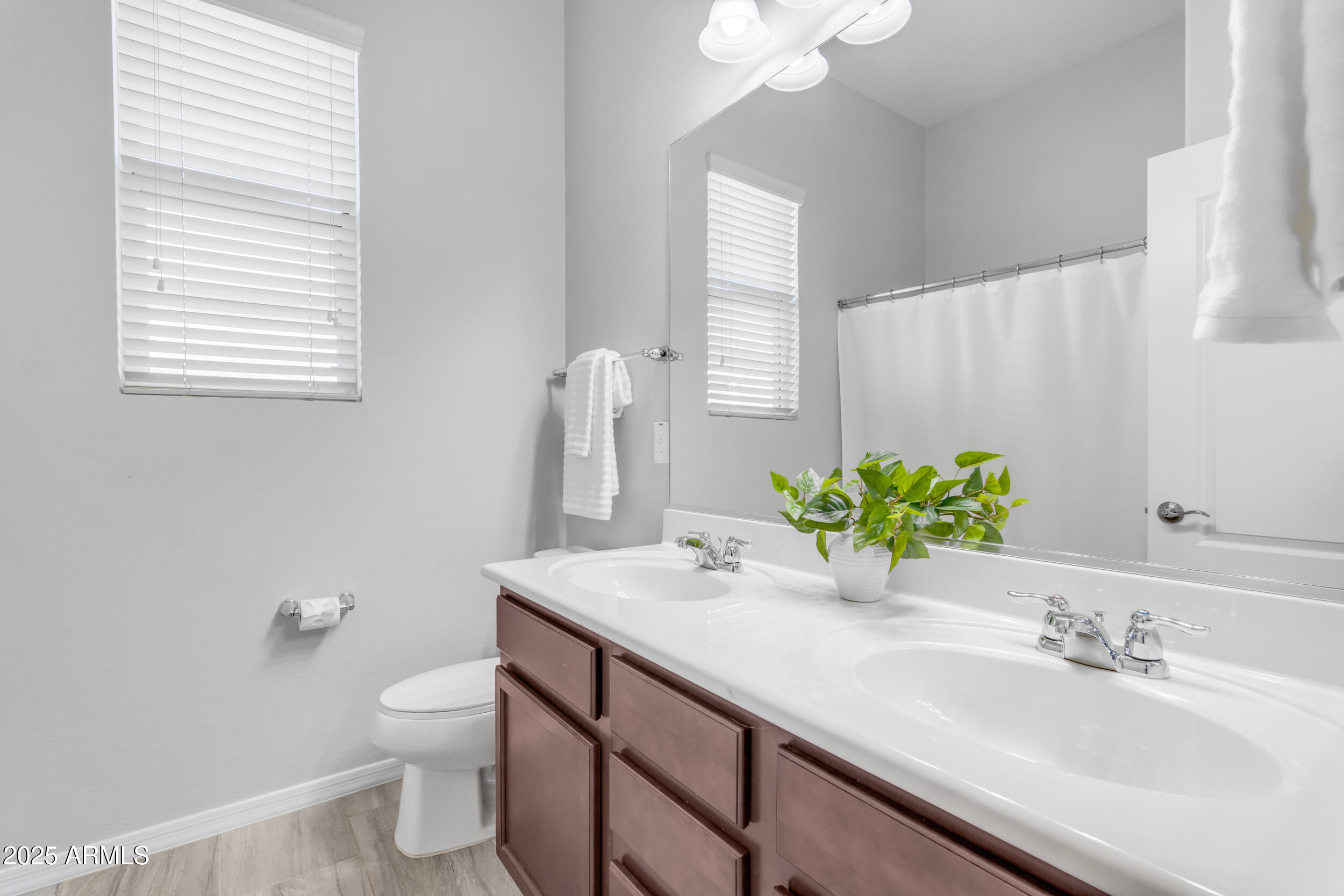 22473 E CREEKSIDE Lane