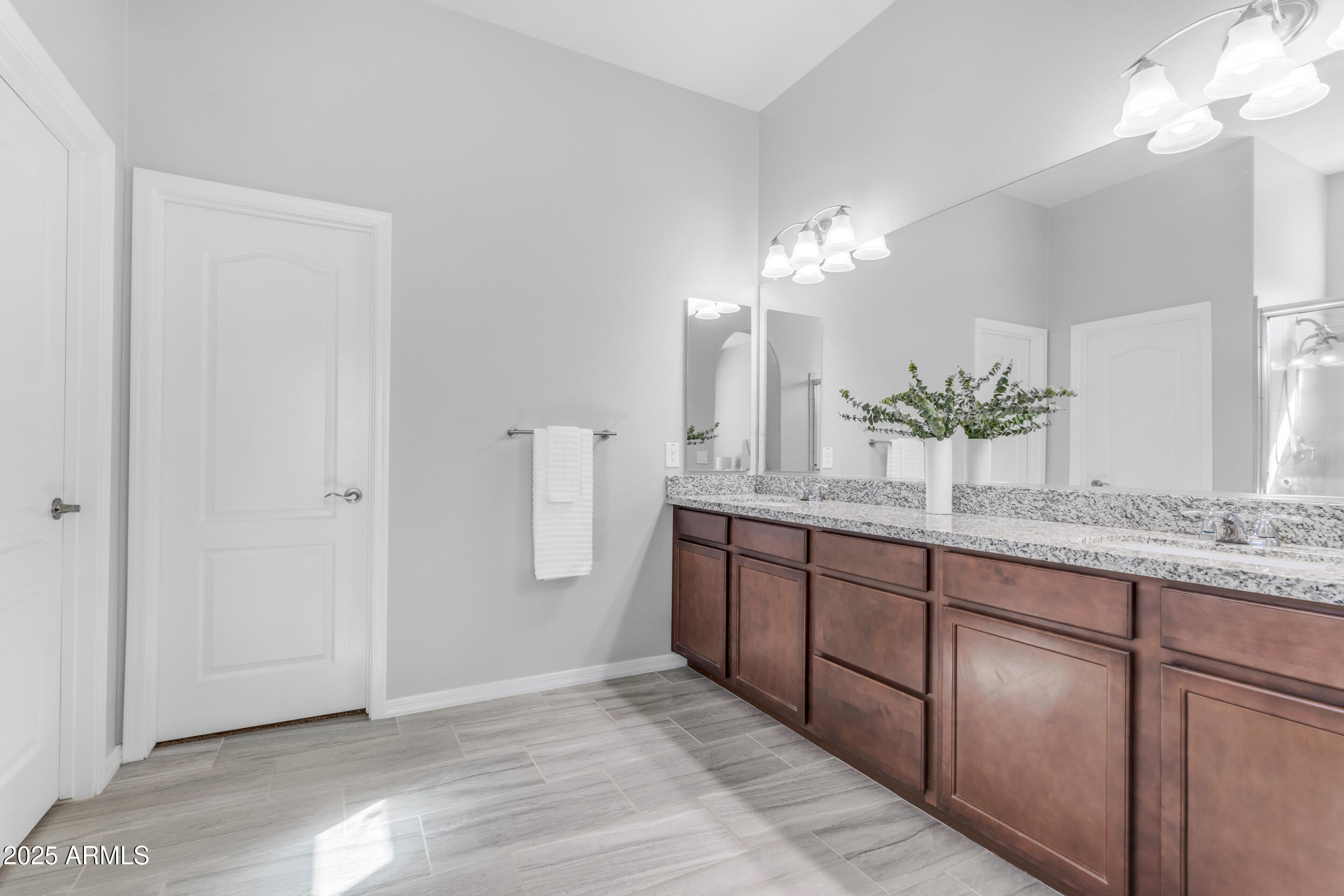 22473 E CREEKSIDE Lane