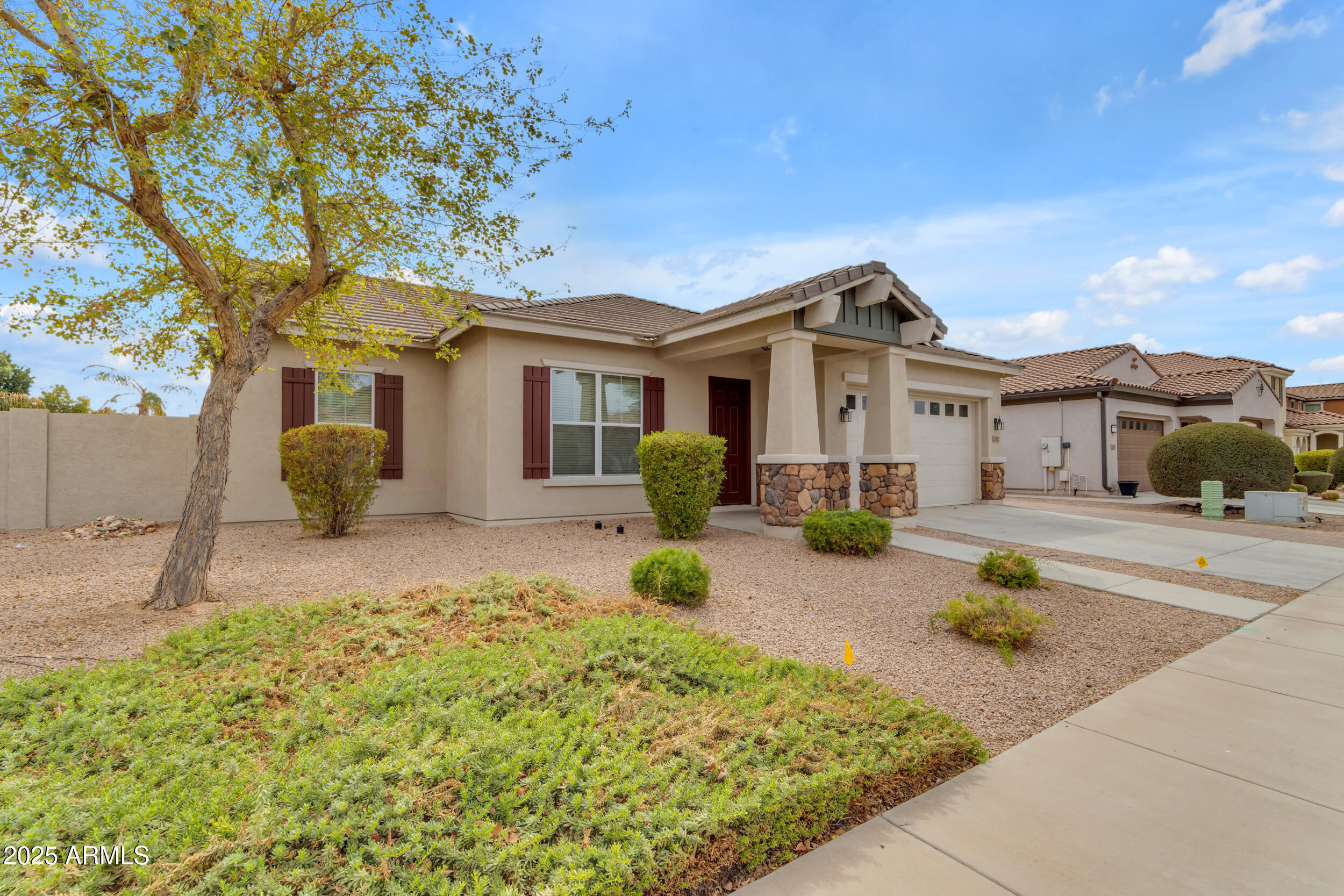 22473 E CREEKSIDE Lane