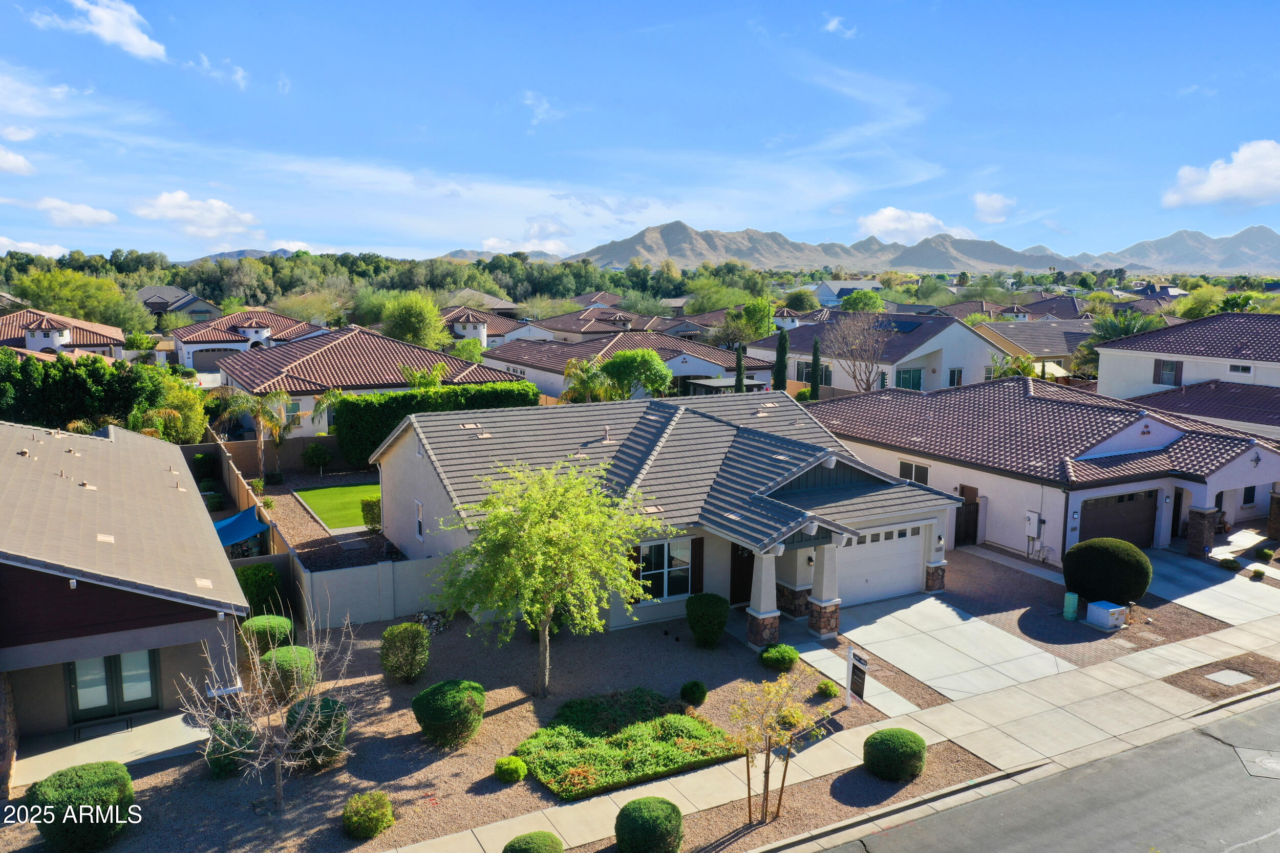 22473 E CREEKSIDE Lane