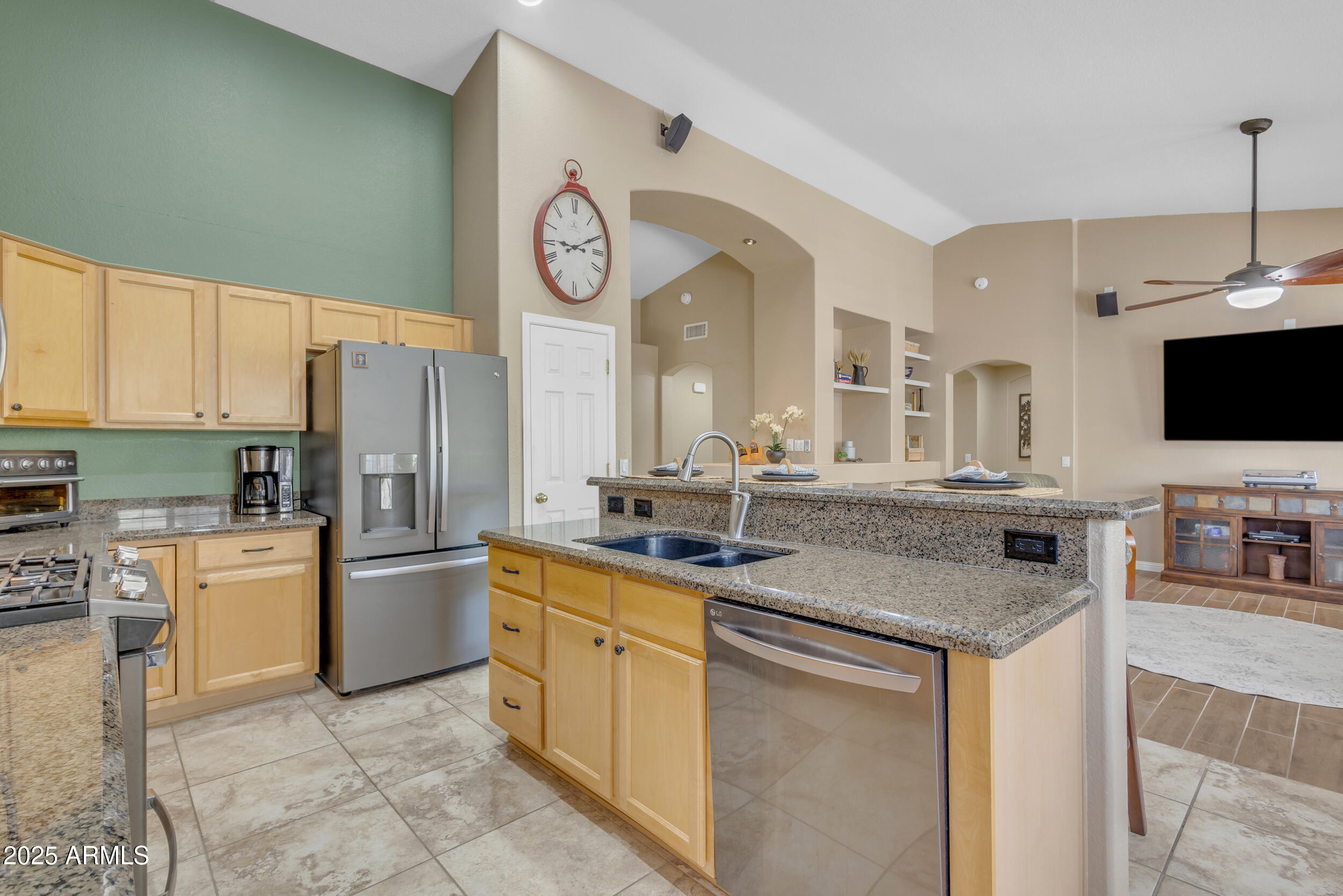 3841 E REDFIELD Court