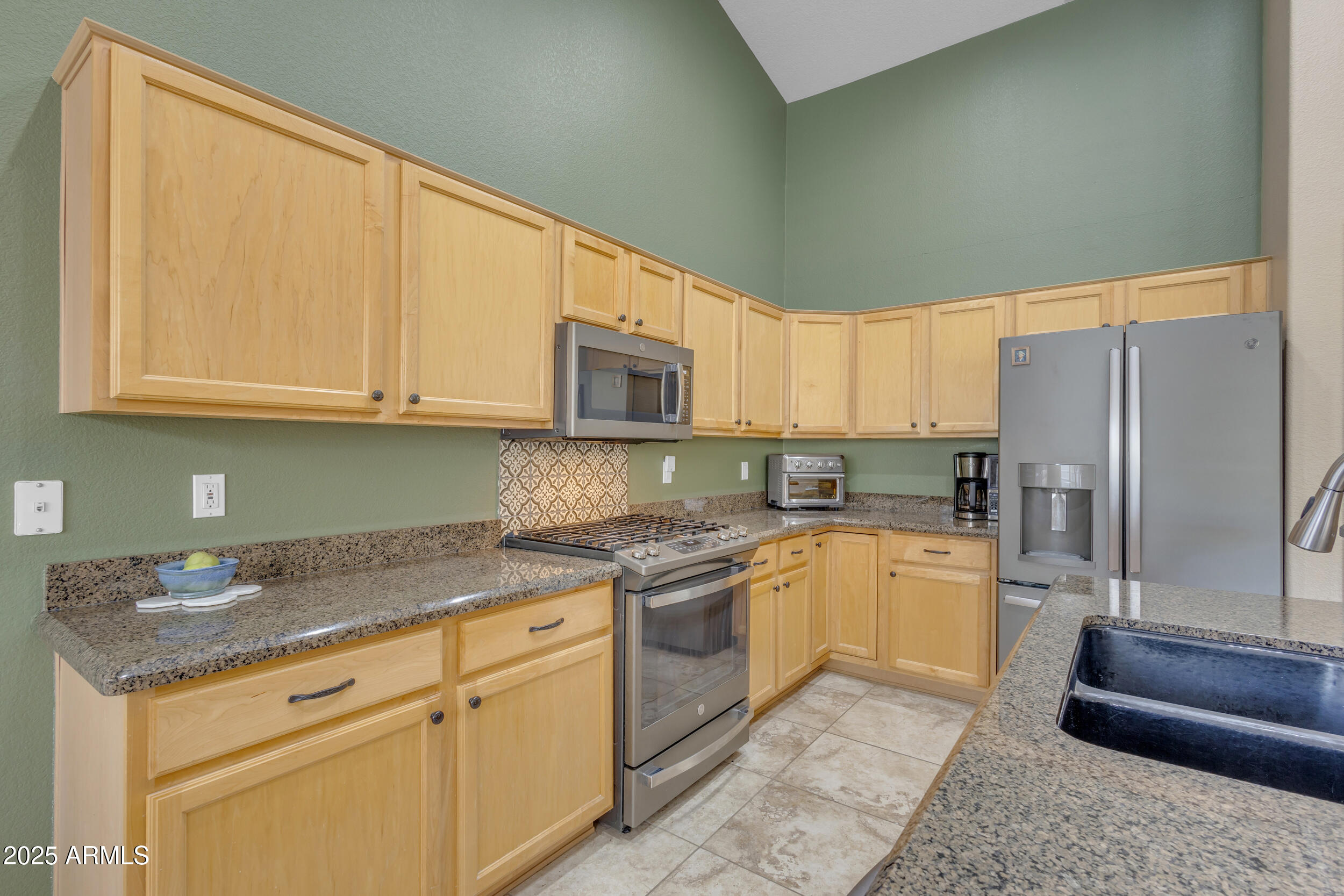 3841 E REDFIELD Court