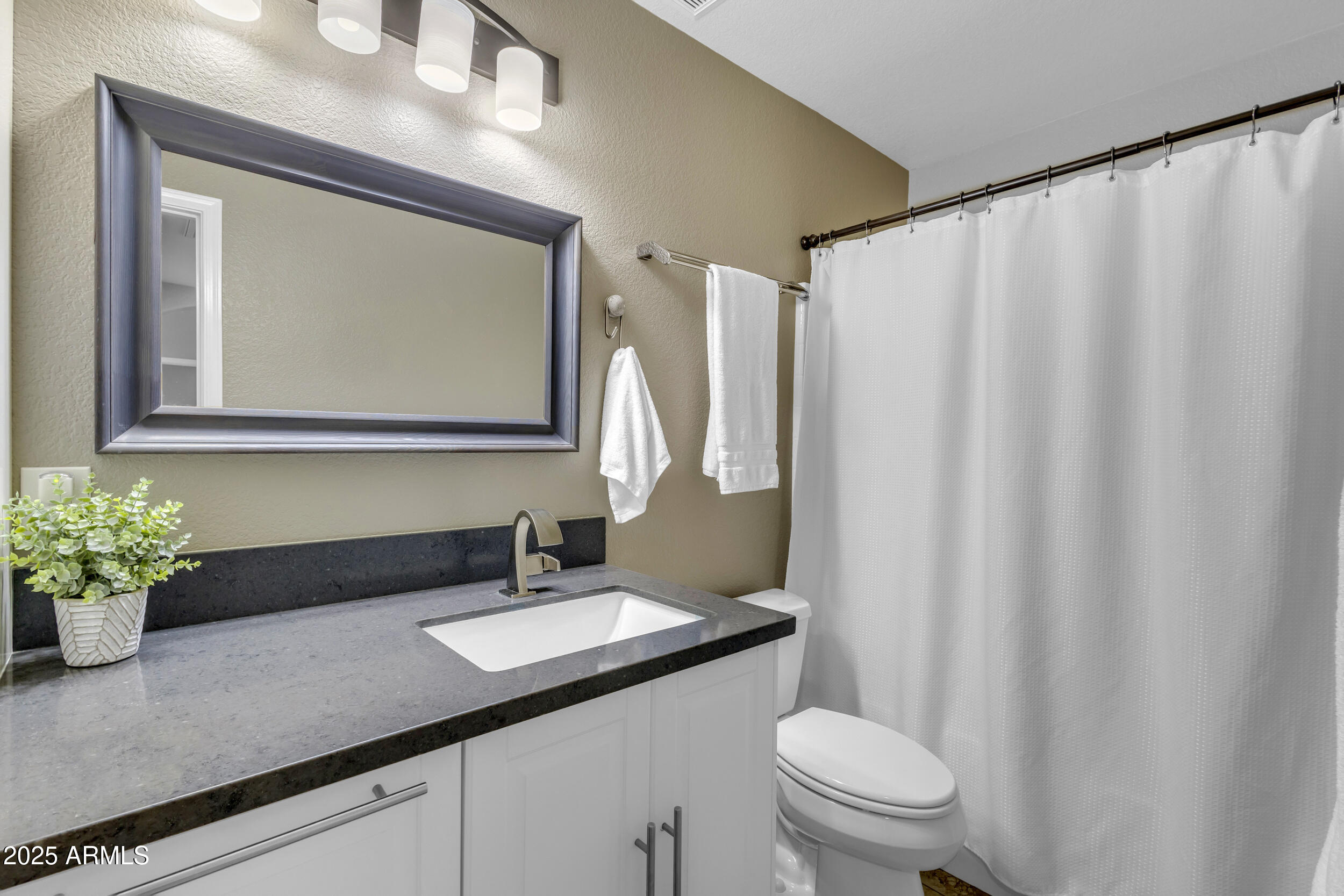 3841 E REDFIELD Court