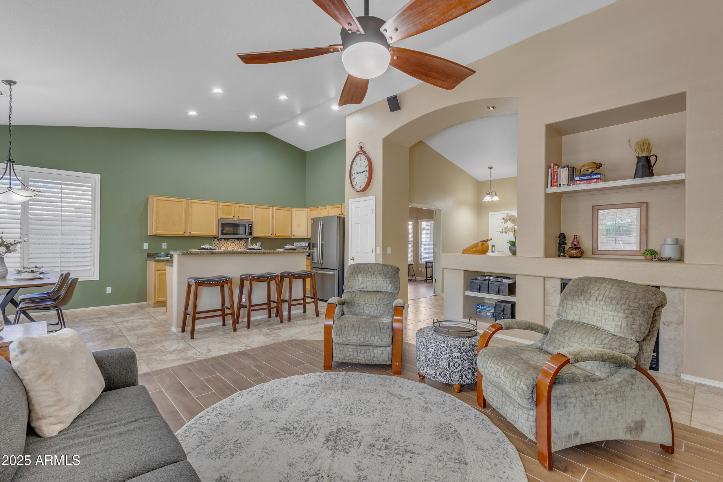 3841 E REDFIELD Court