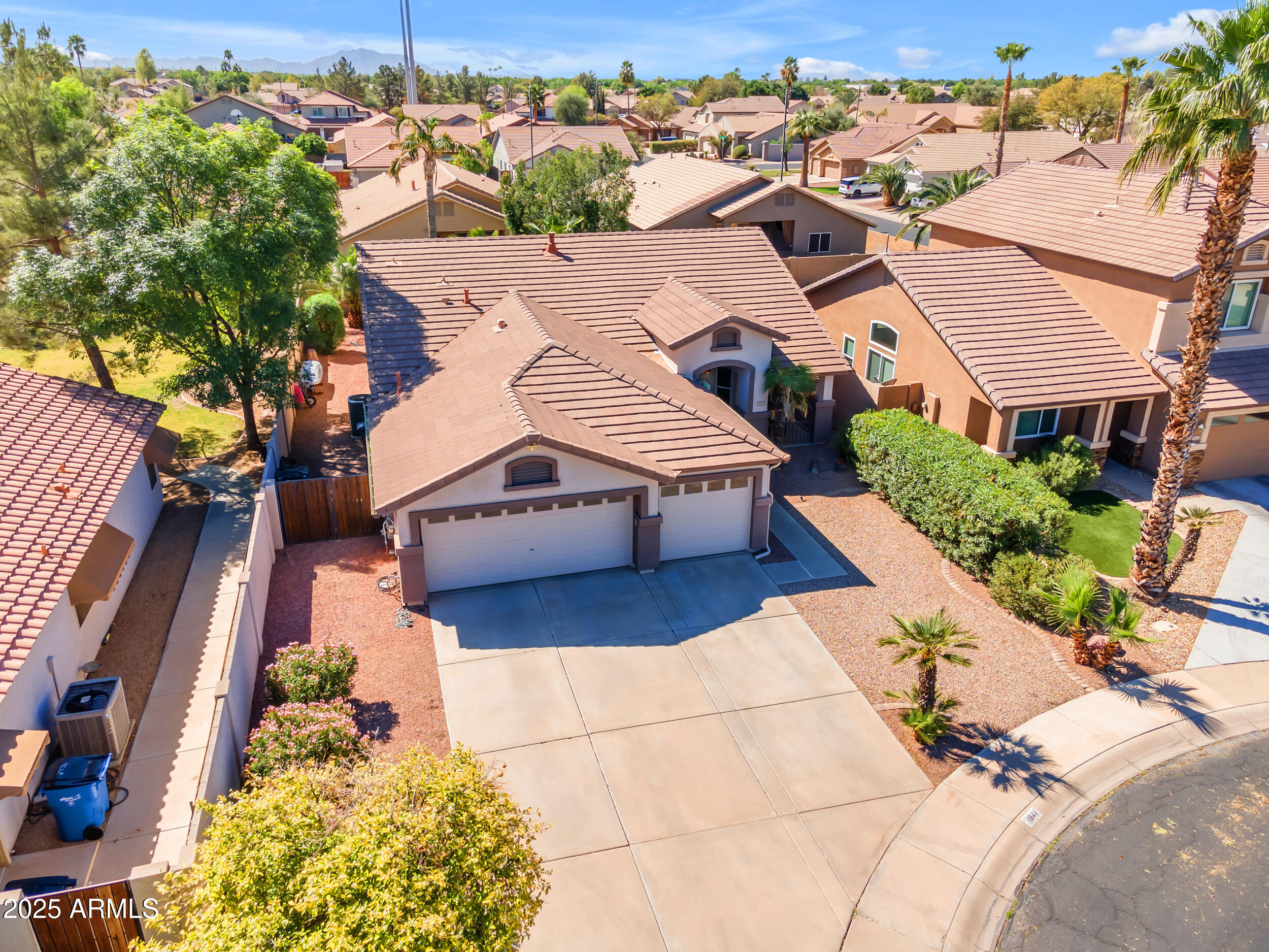 3841 E REDFIELD Court