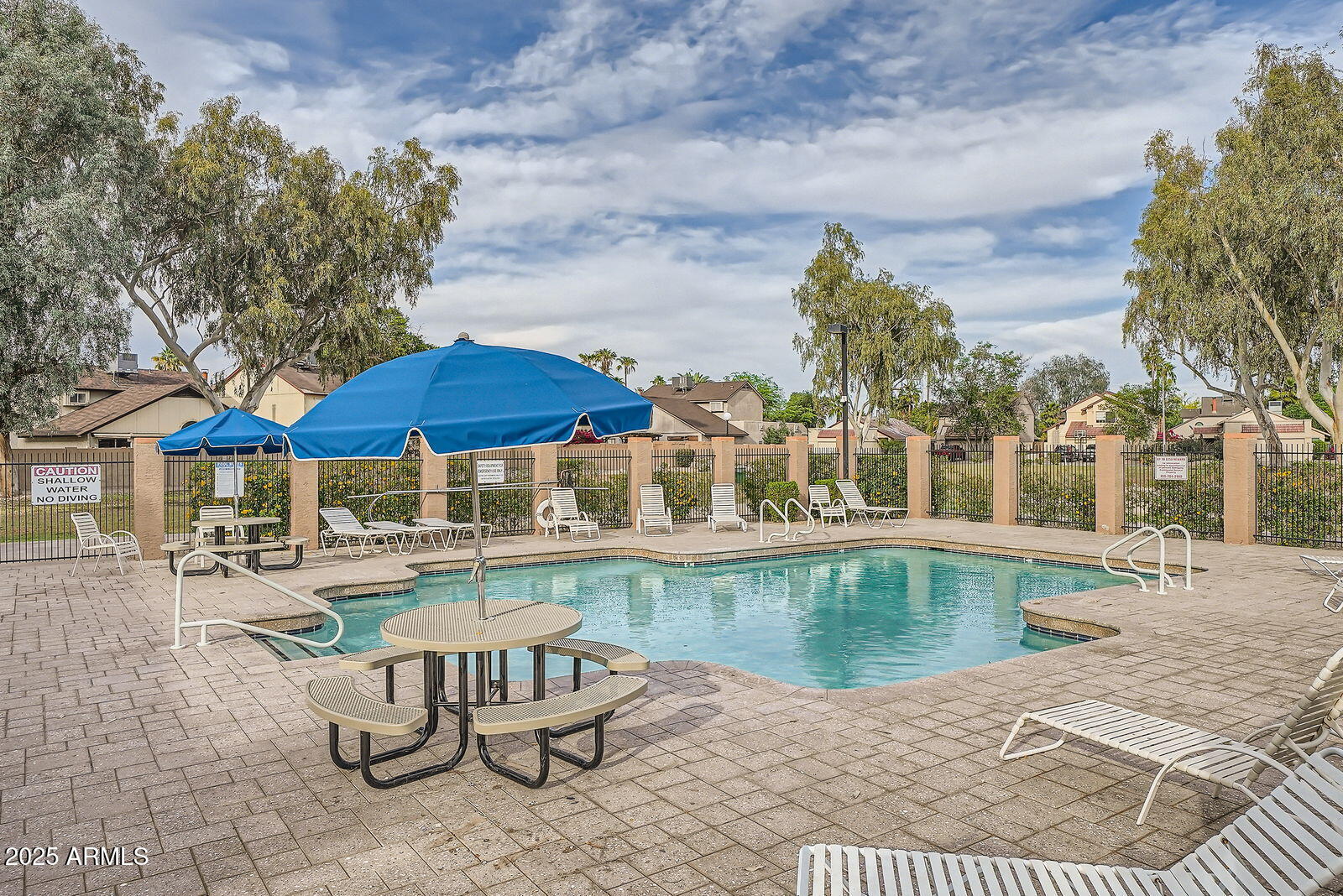 1227 W HIGHLAND Street