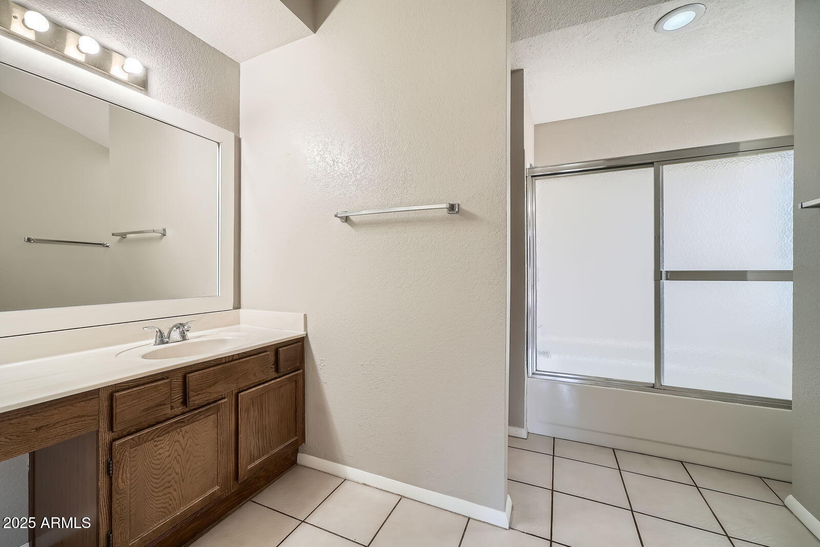 1227 W HIGHLAND Street