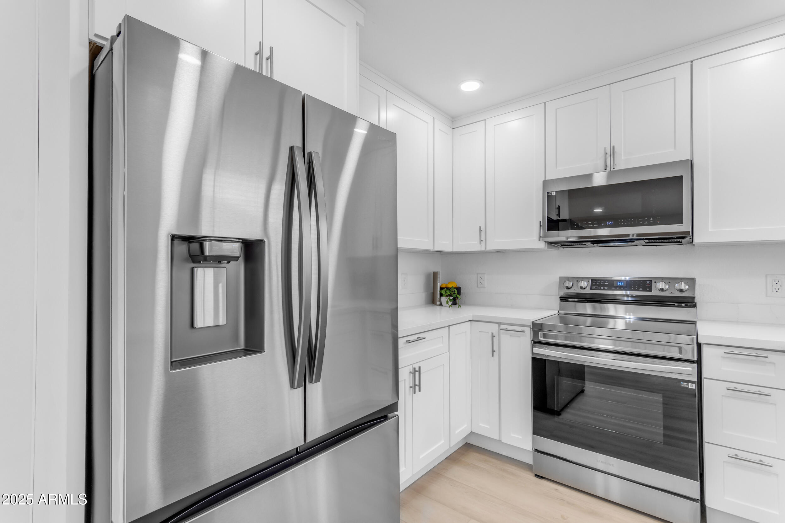 826 E IMPRERIA Street