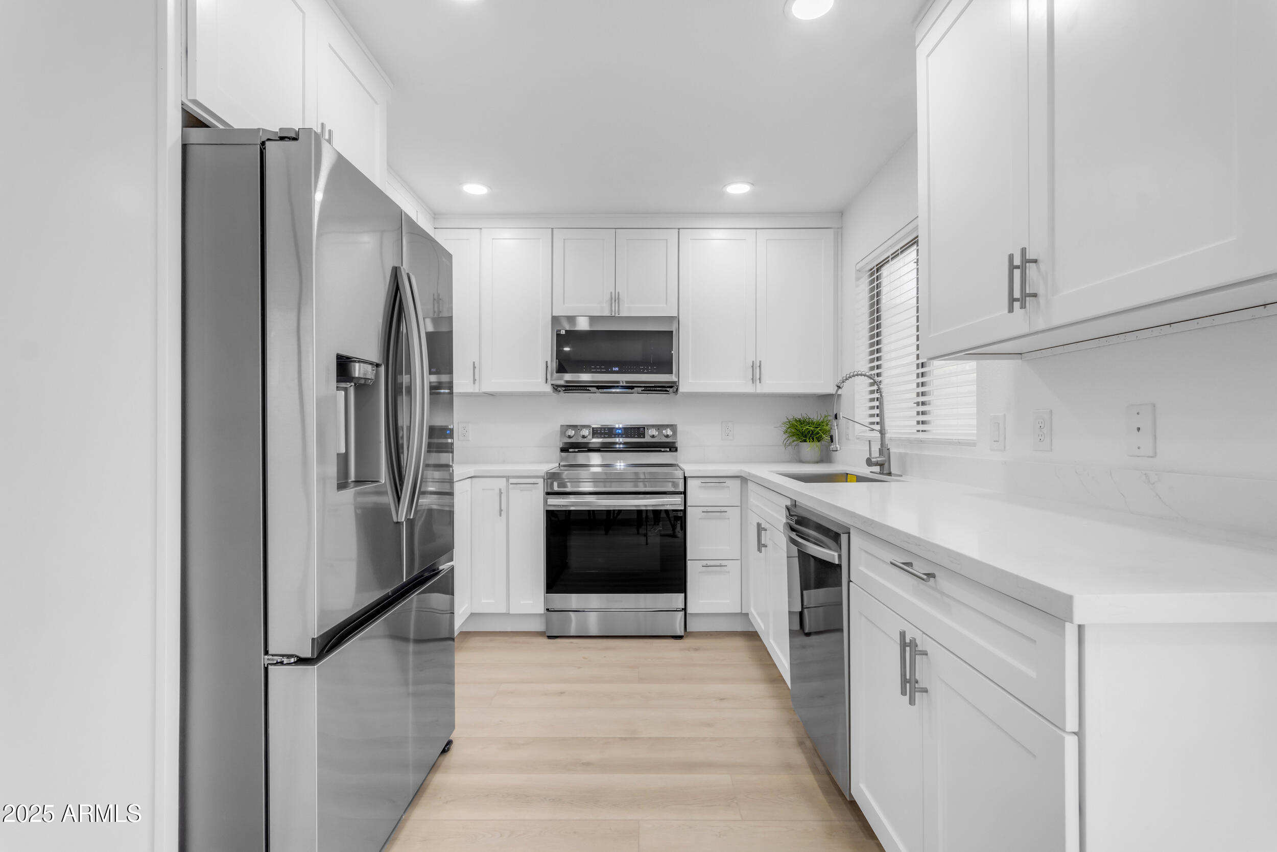 826 E IMPRERIA Street