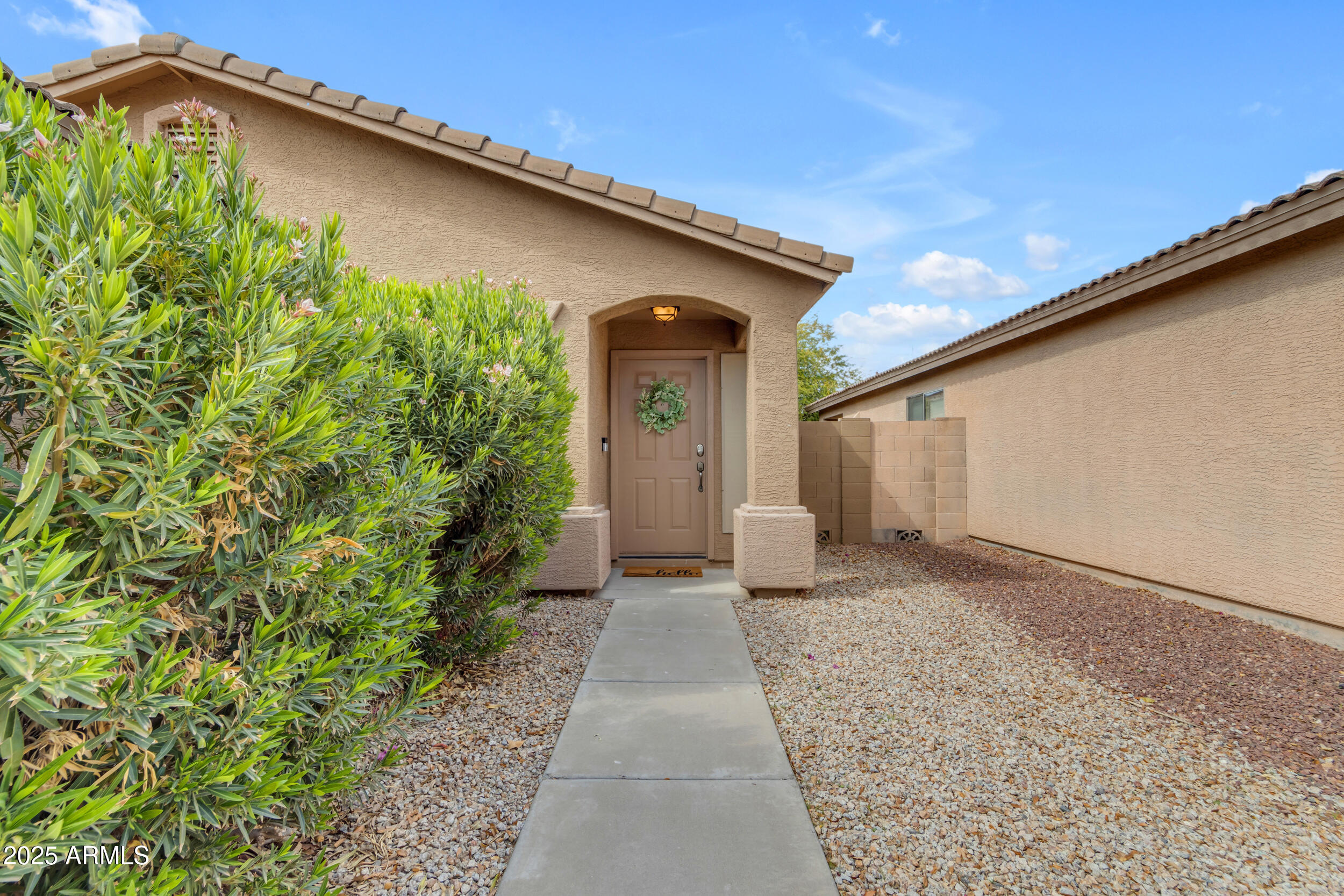 826 E IMPRERIA Street