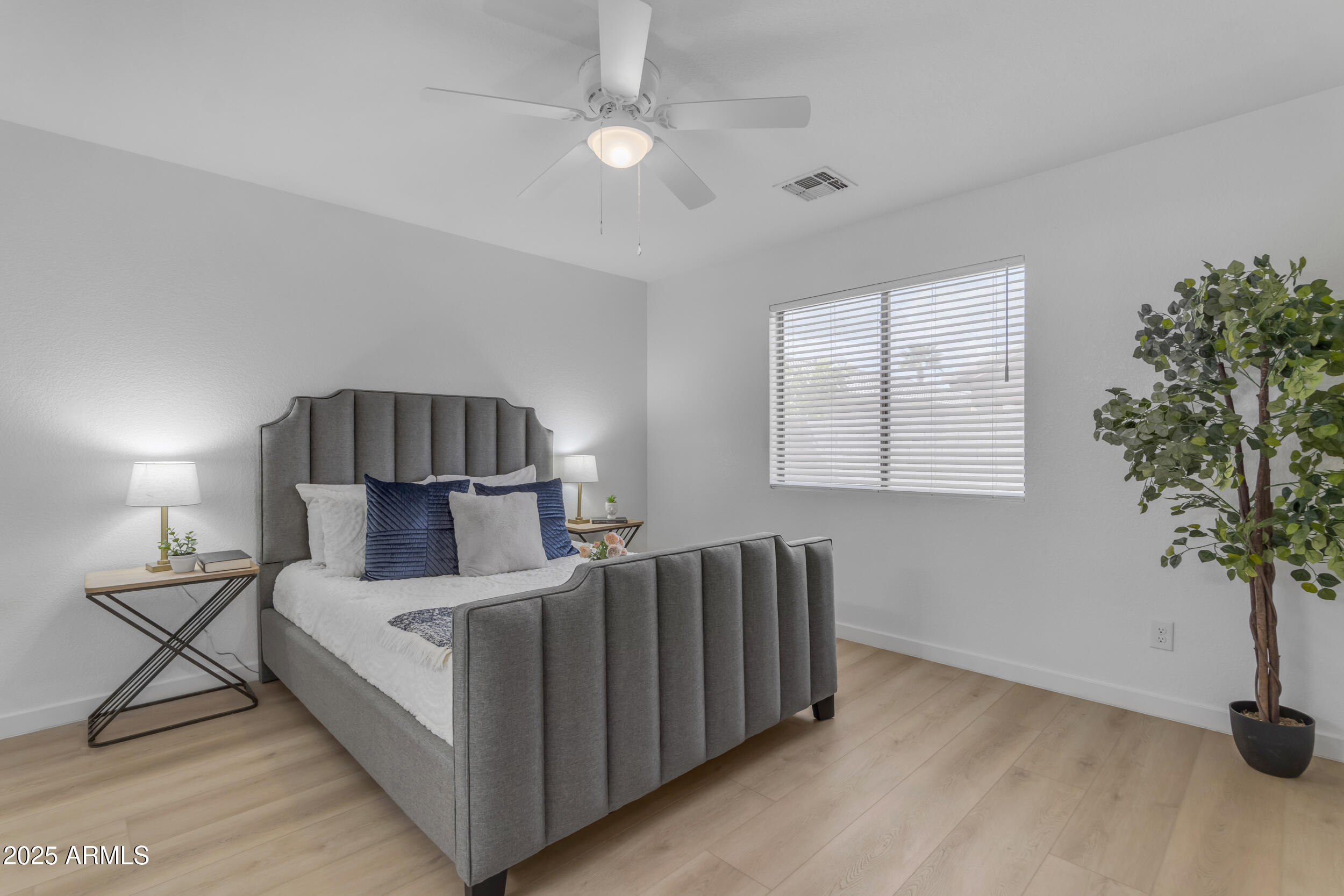 826 E IMPRERIA Street