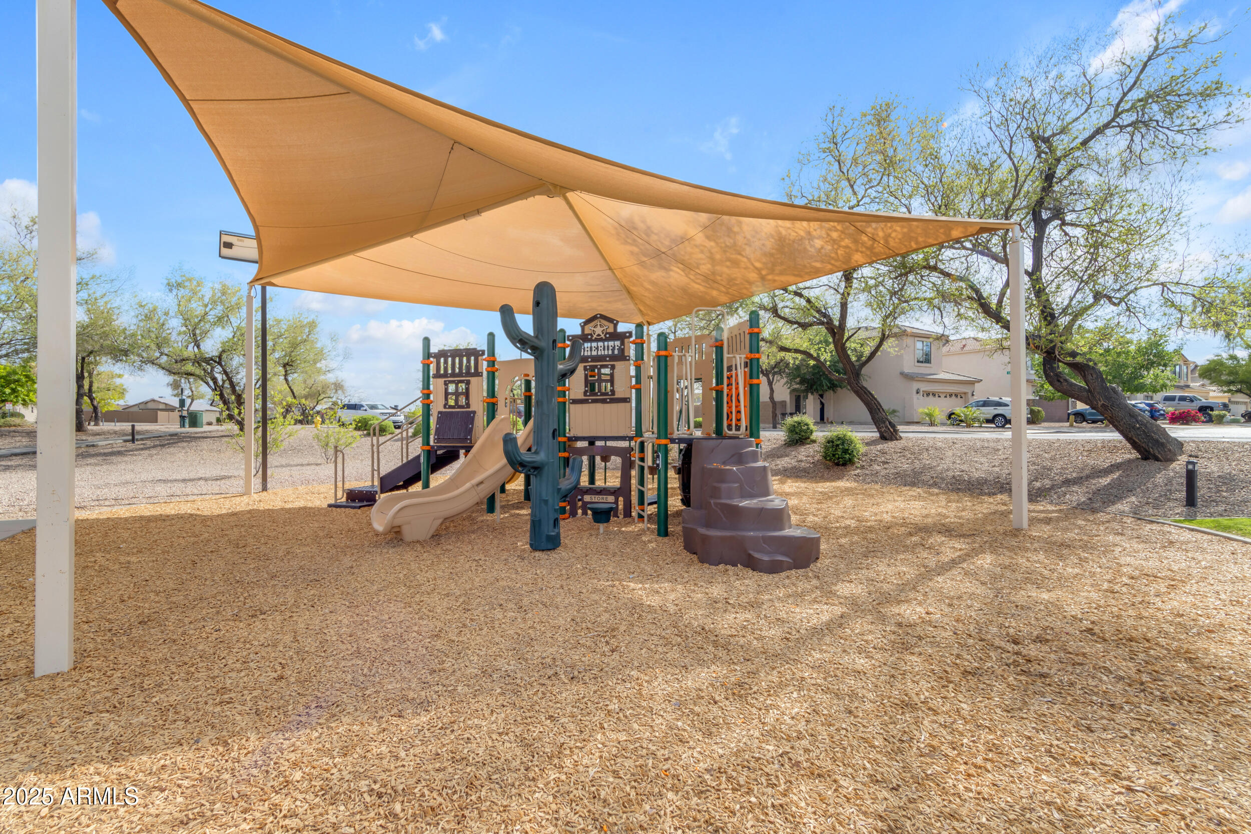 826 E IMPRERIA Street