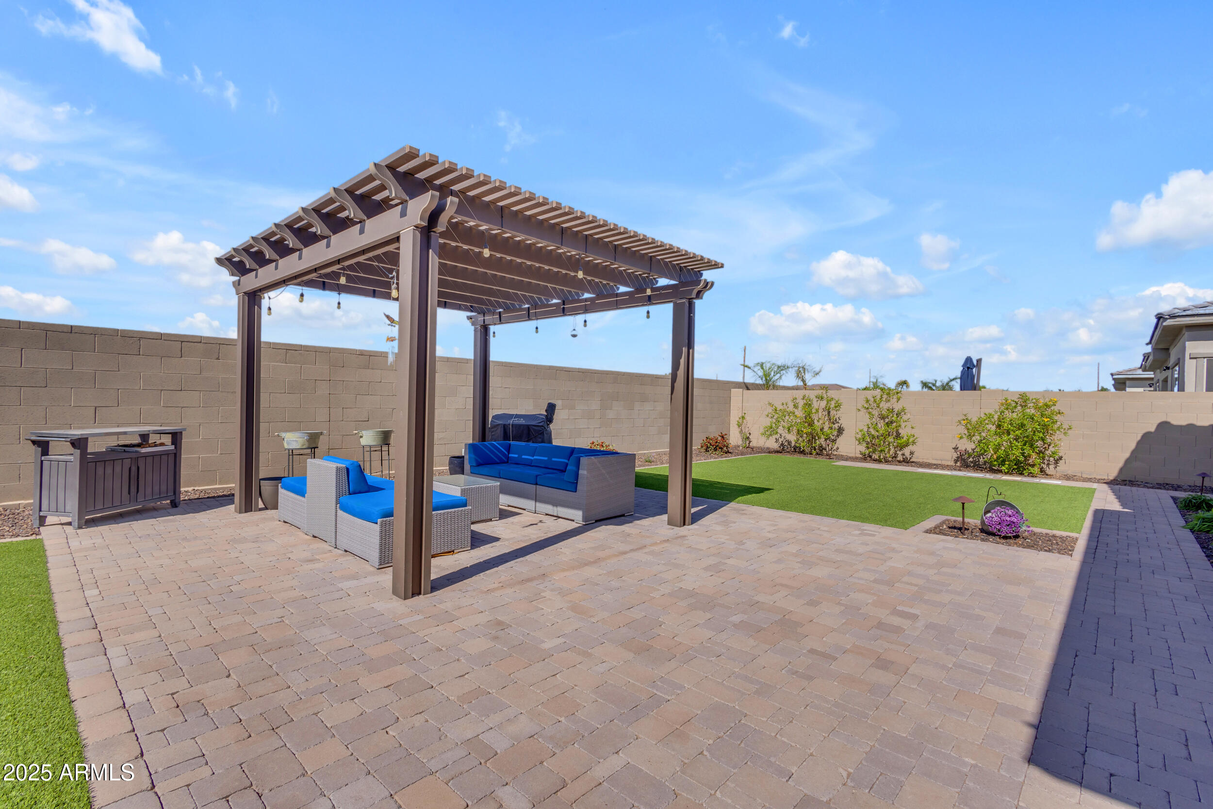 3466 E HAZELTINE Way