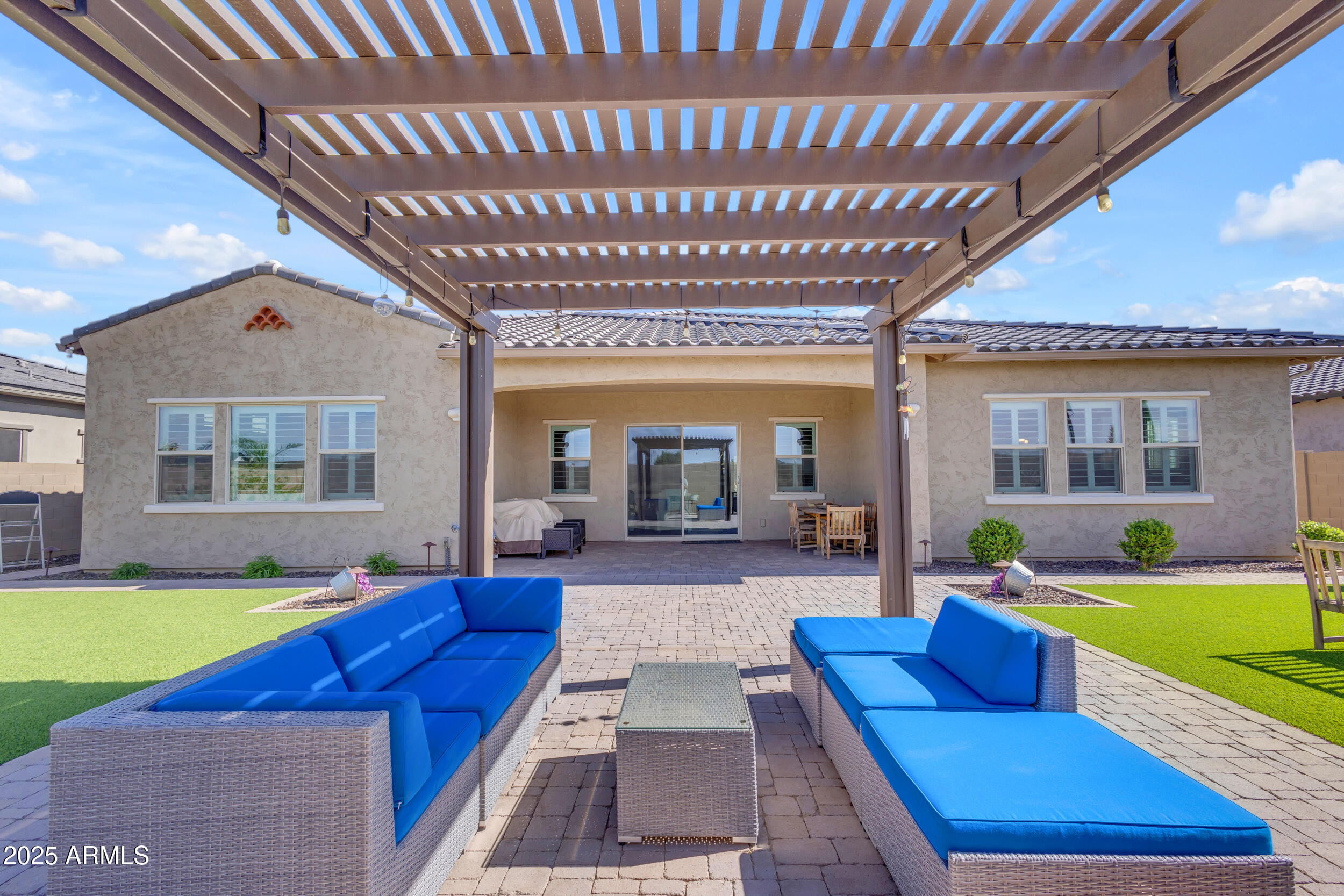 3466 E HAZELTINE Way