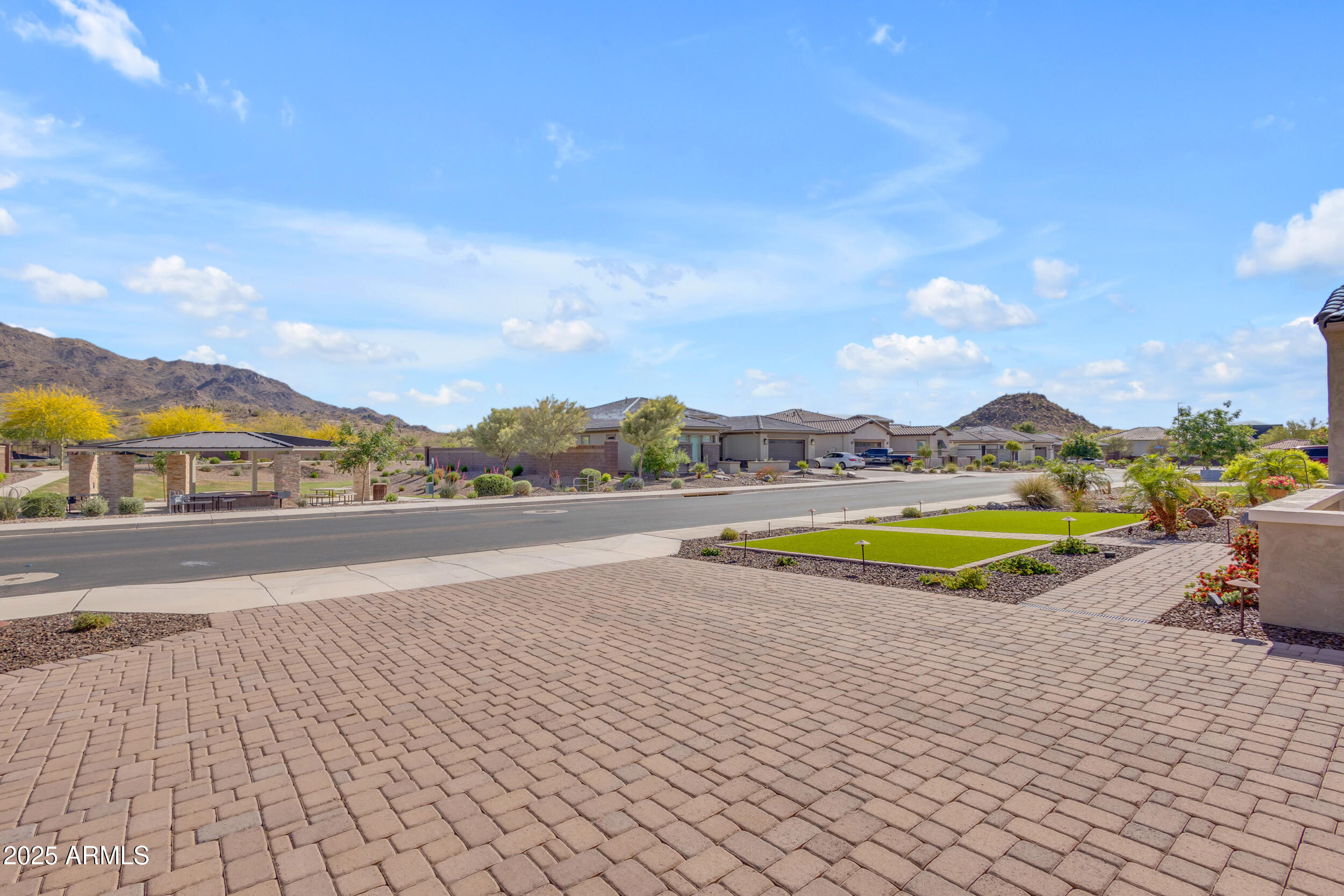 3466 E HAZELTINE Way