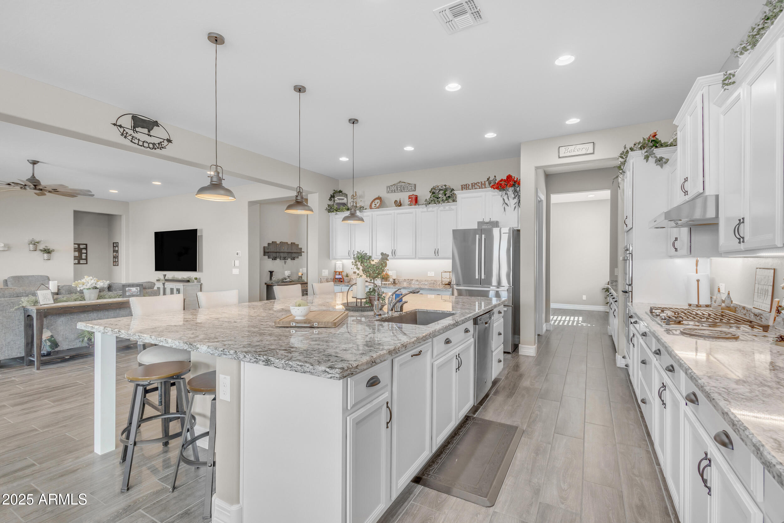 3466 E HAZELTINE Way