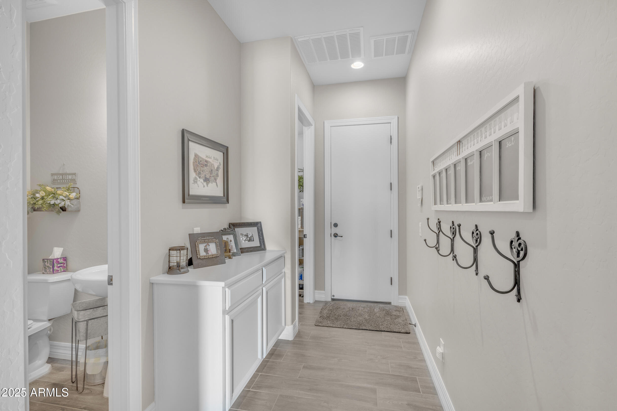 3466 E HAZELTINE Way