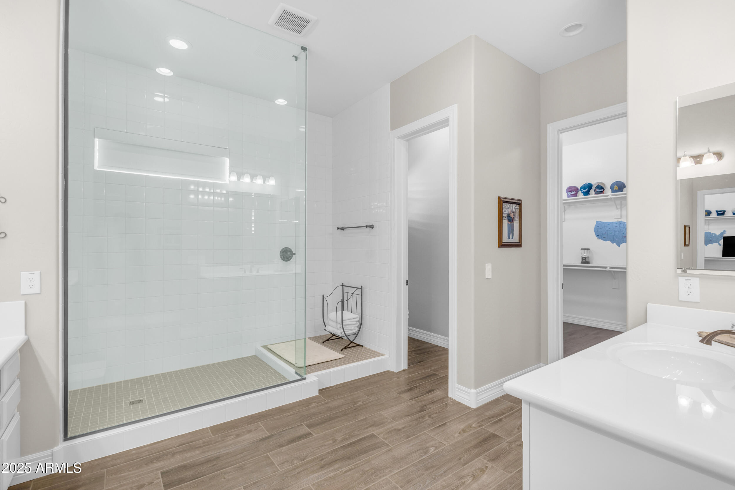 3466 E HAZELTINE Way