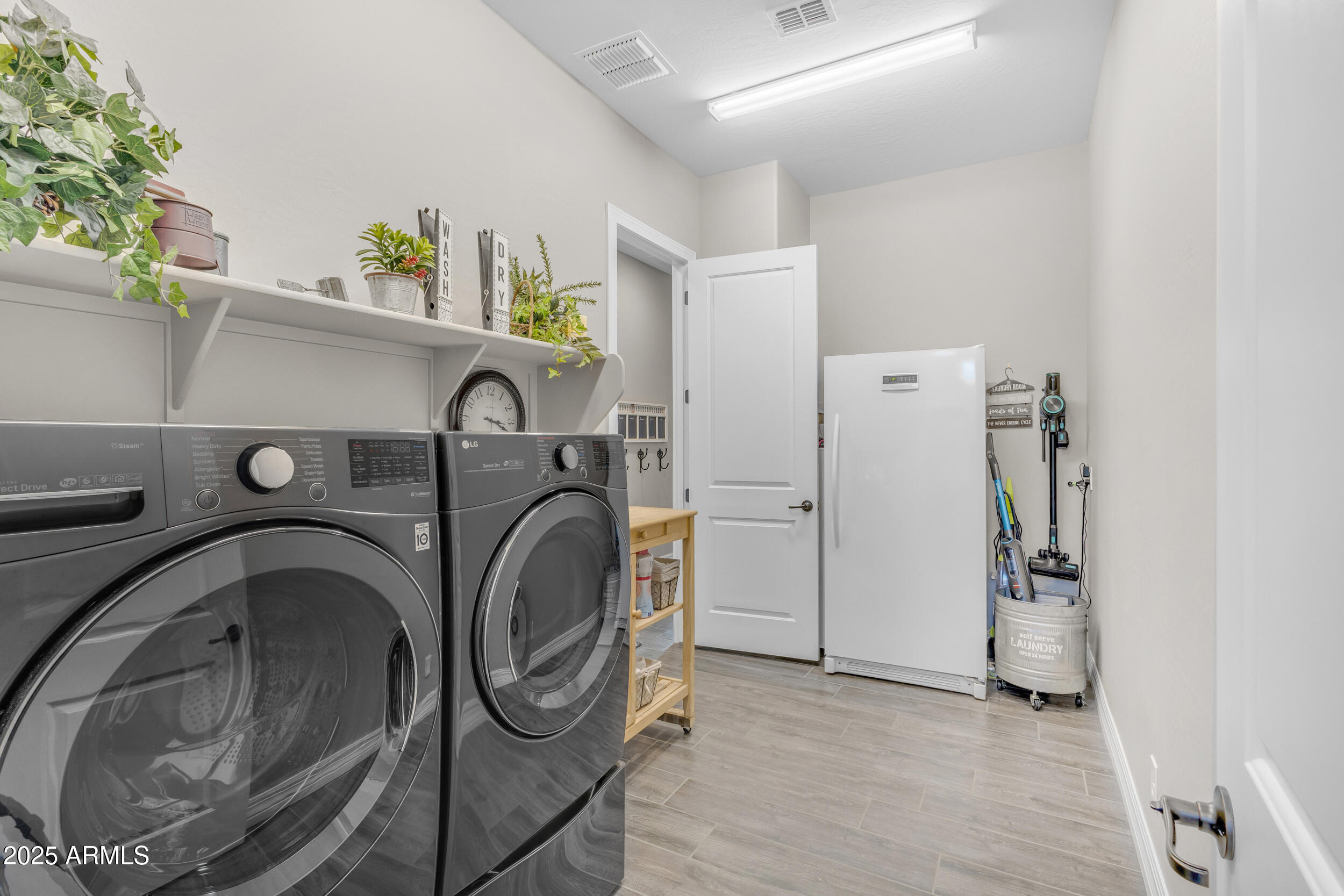 3466 E HAZELTINE Way