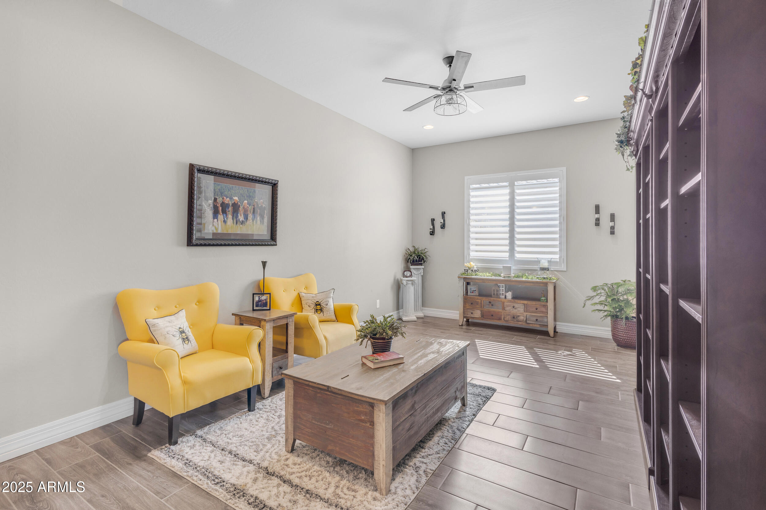 3466 E HAZELTINE Way