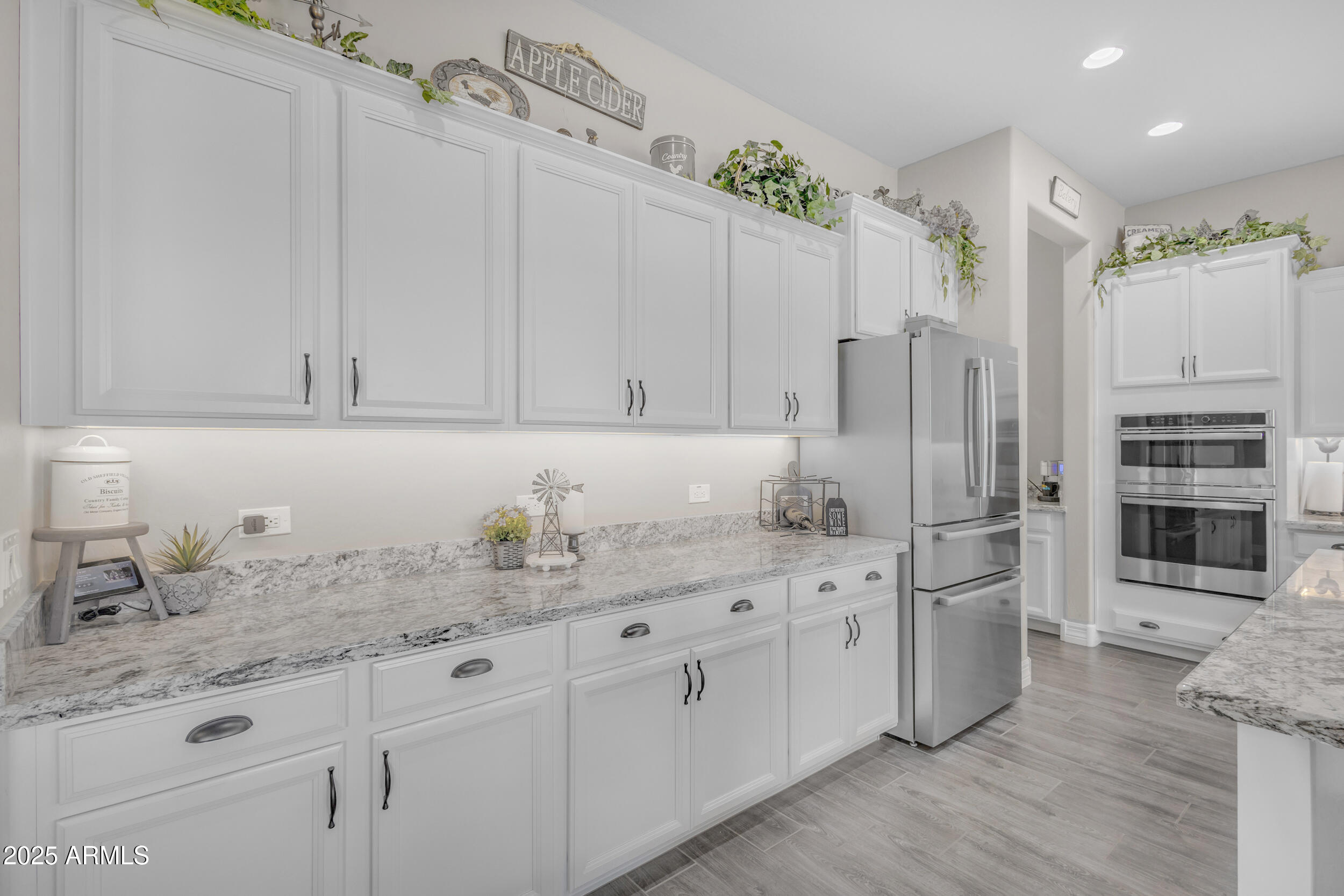 3466 E HAZELTINE Way