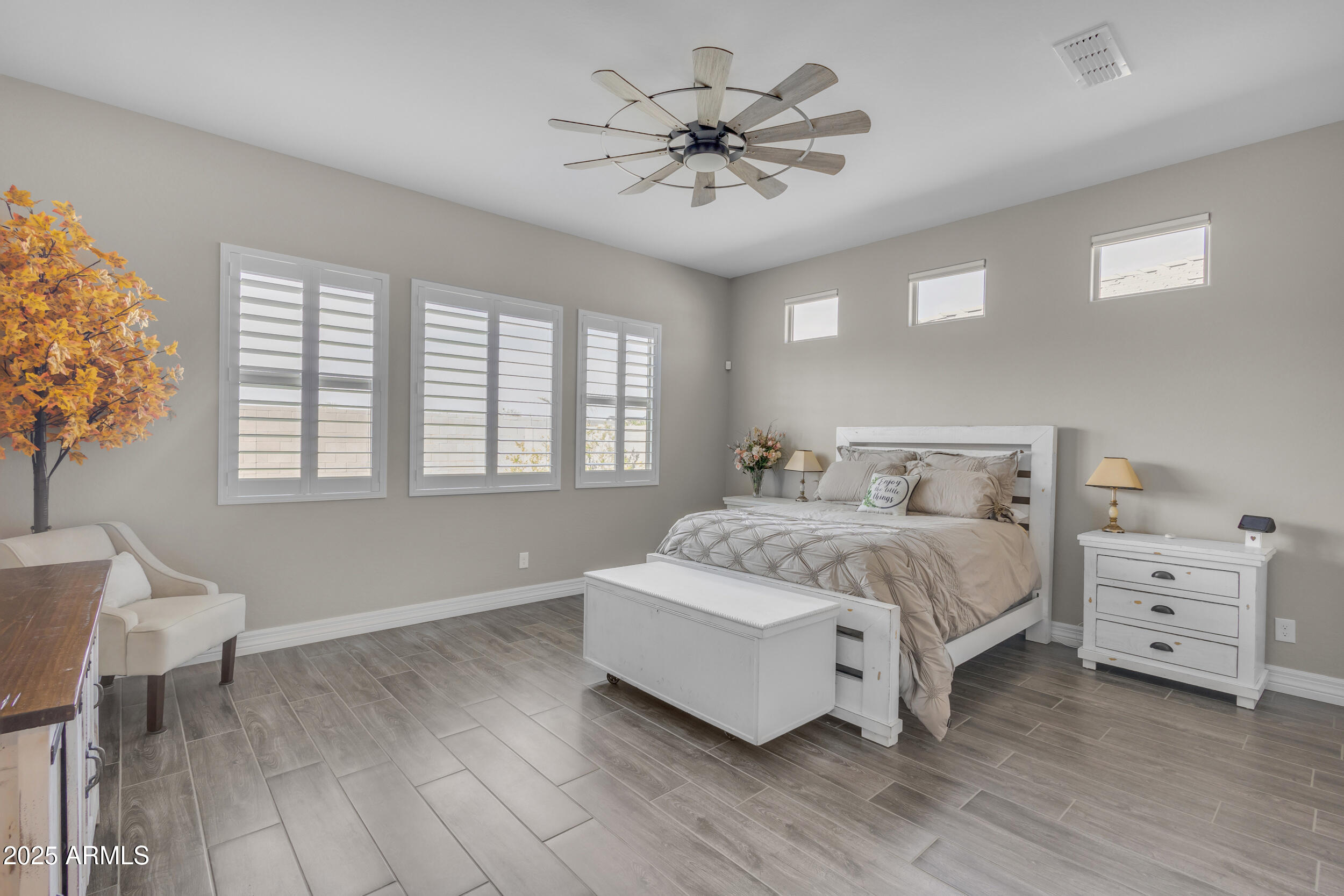 3466 E HAZELTINE Way