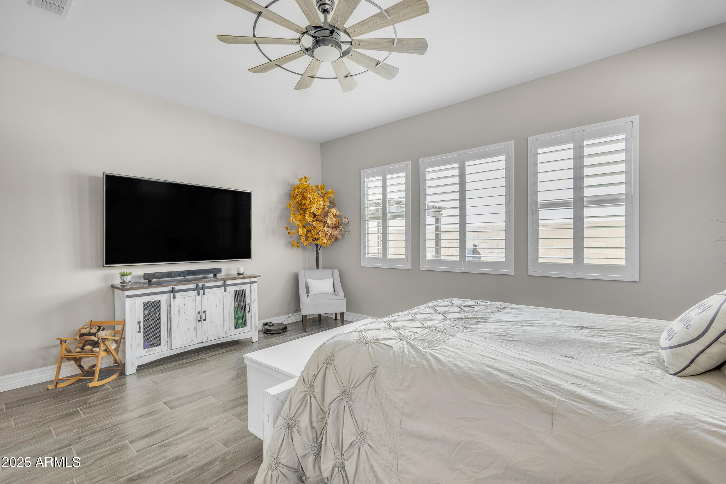 3466 E HAZELTINE Way