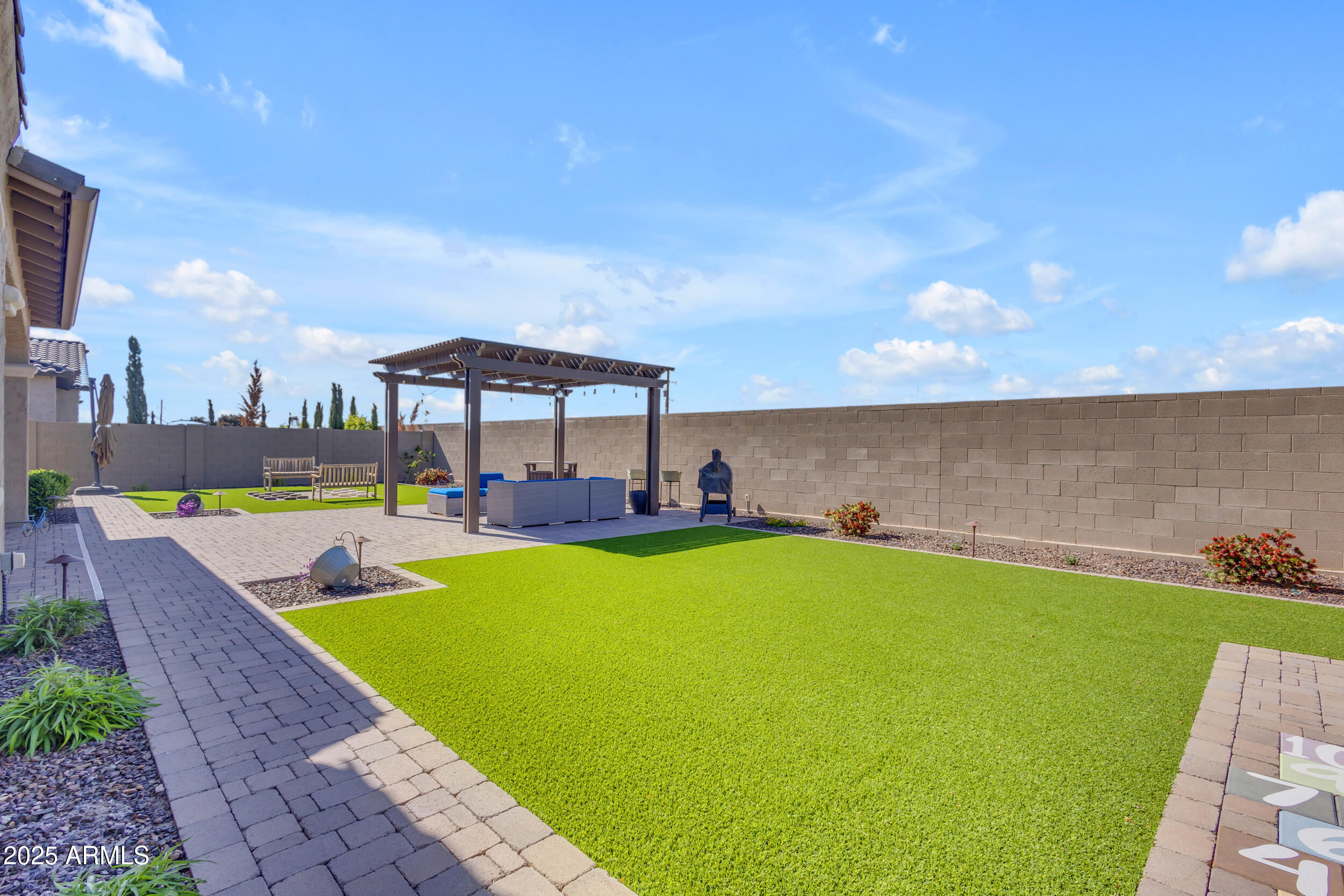 3466 E HAZELTINE Way