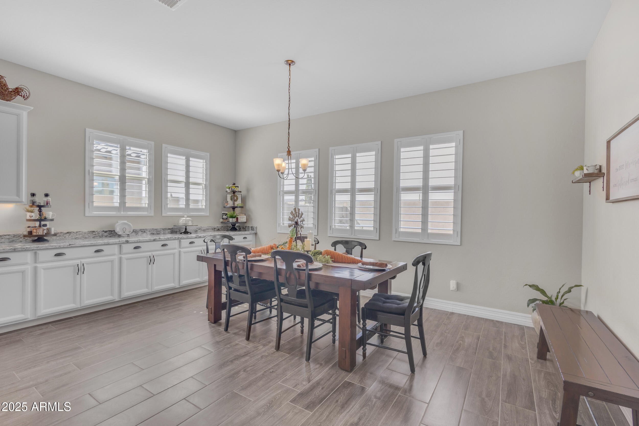 3466 E HAZELTINE Way