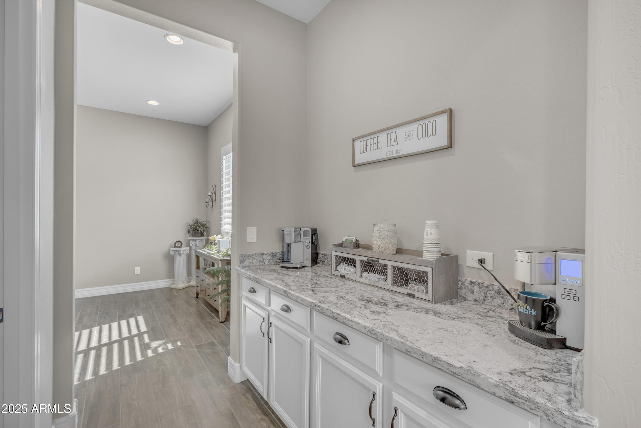 3466 E HAZELTINE Way