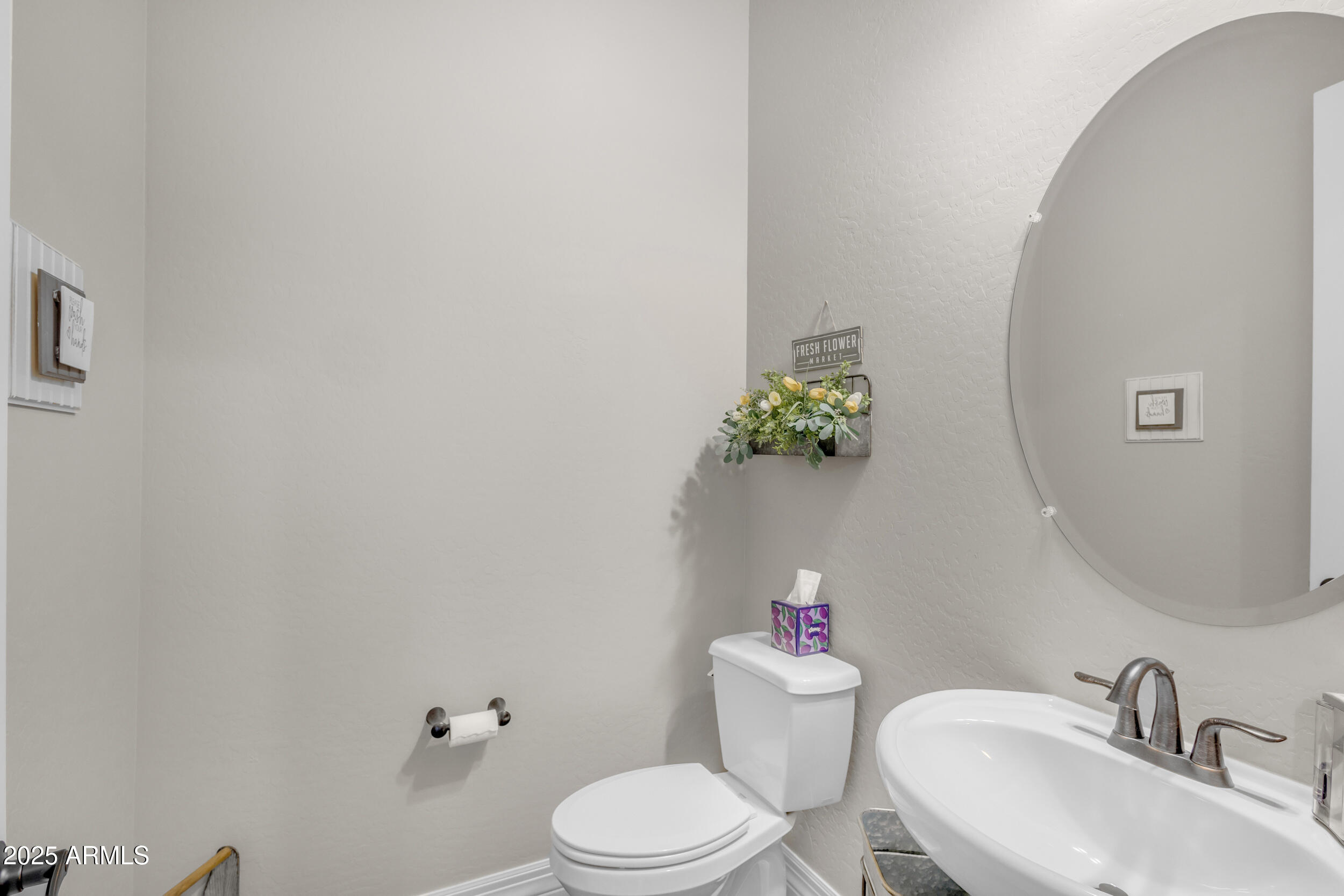 3466 E HAZELTINE Way