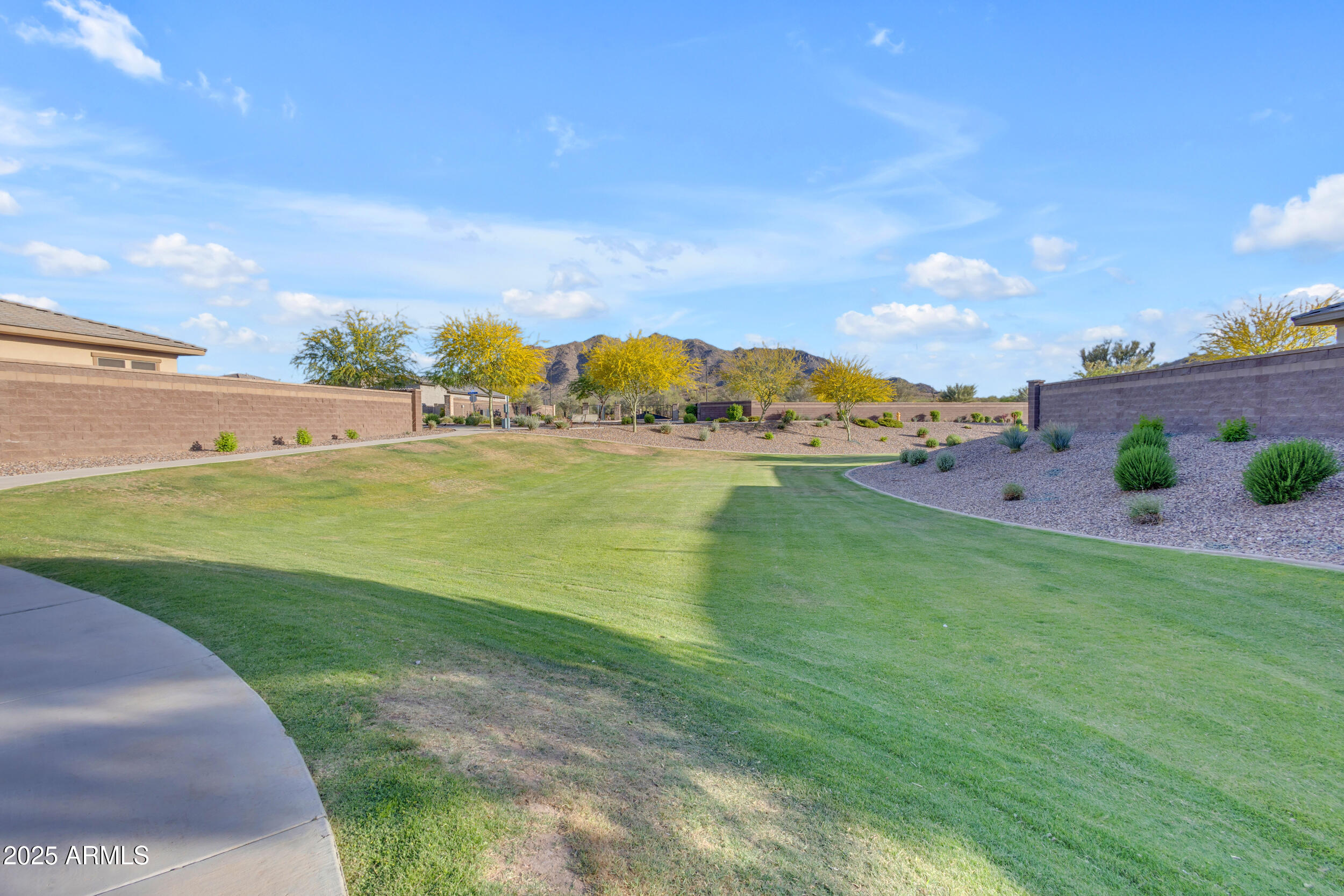 3466 E HAZELTINE Way