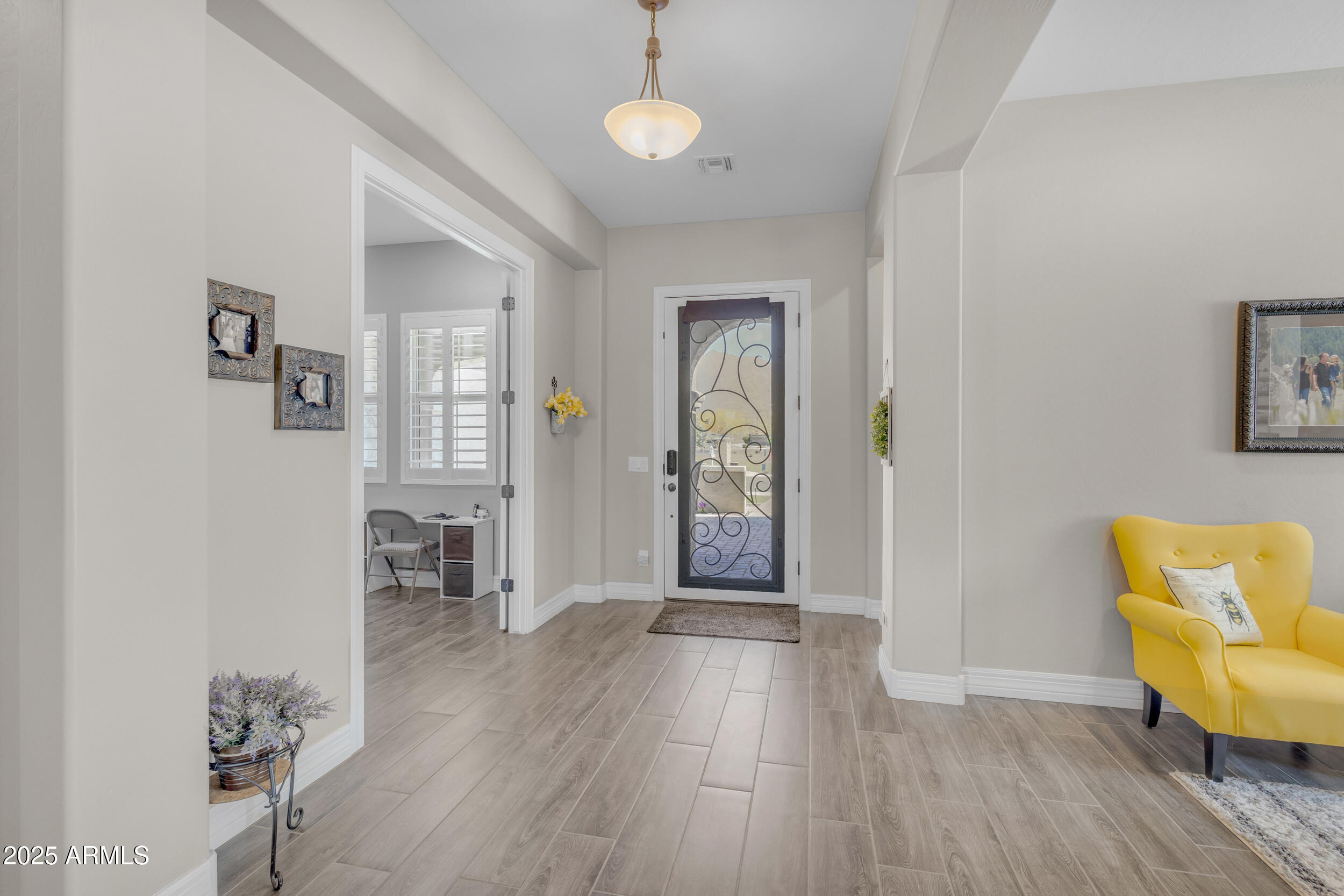 3466 E HAZELTINE Way