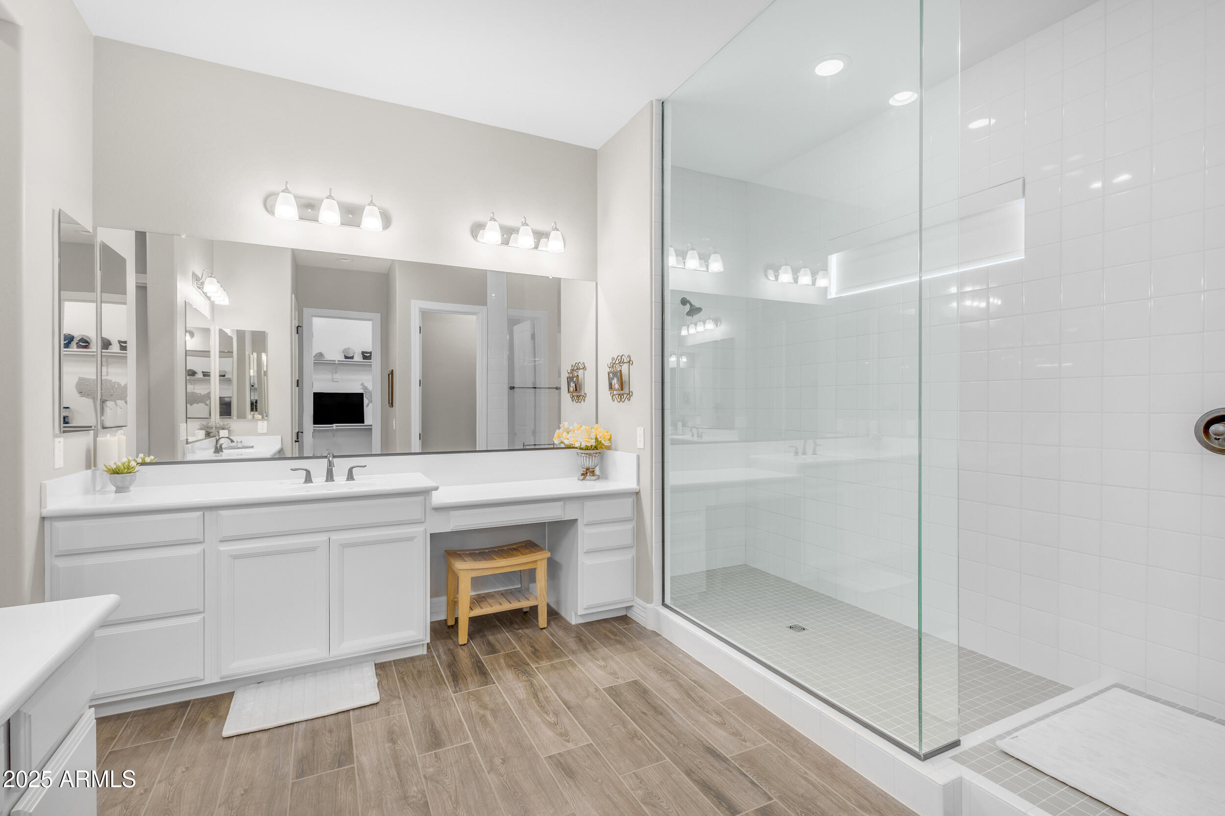 3466 E HAZELTINE Way