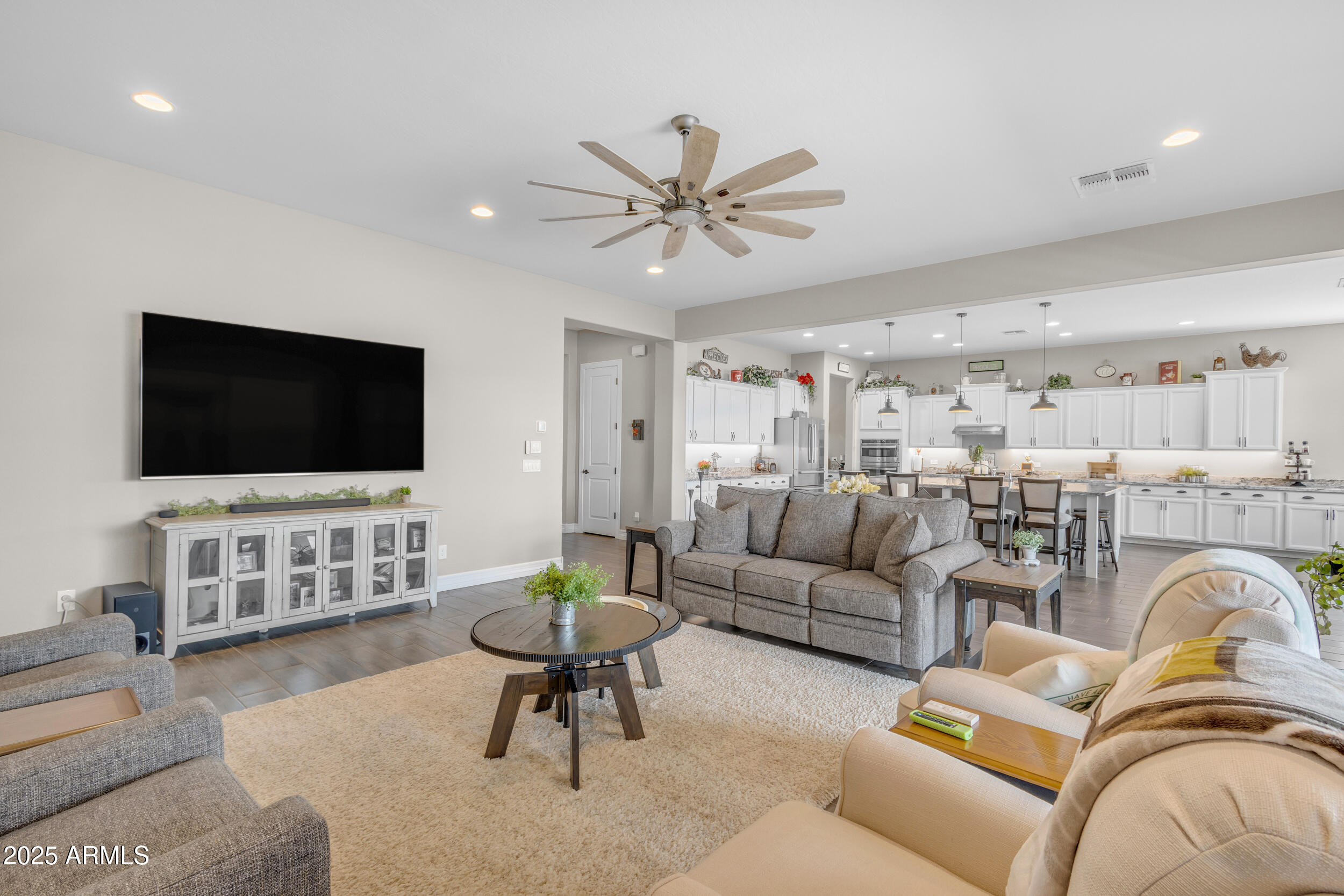 3466 E HAZELTINE Way