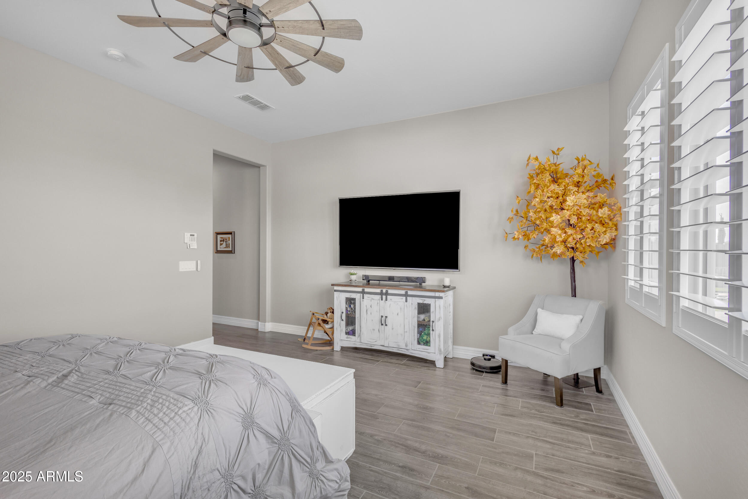 3466 E HAZELTINE Way